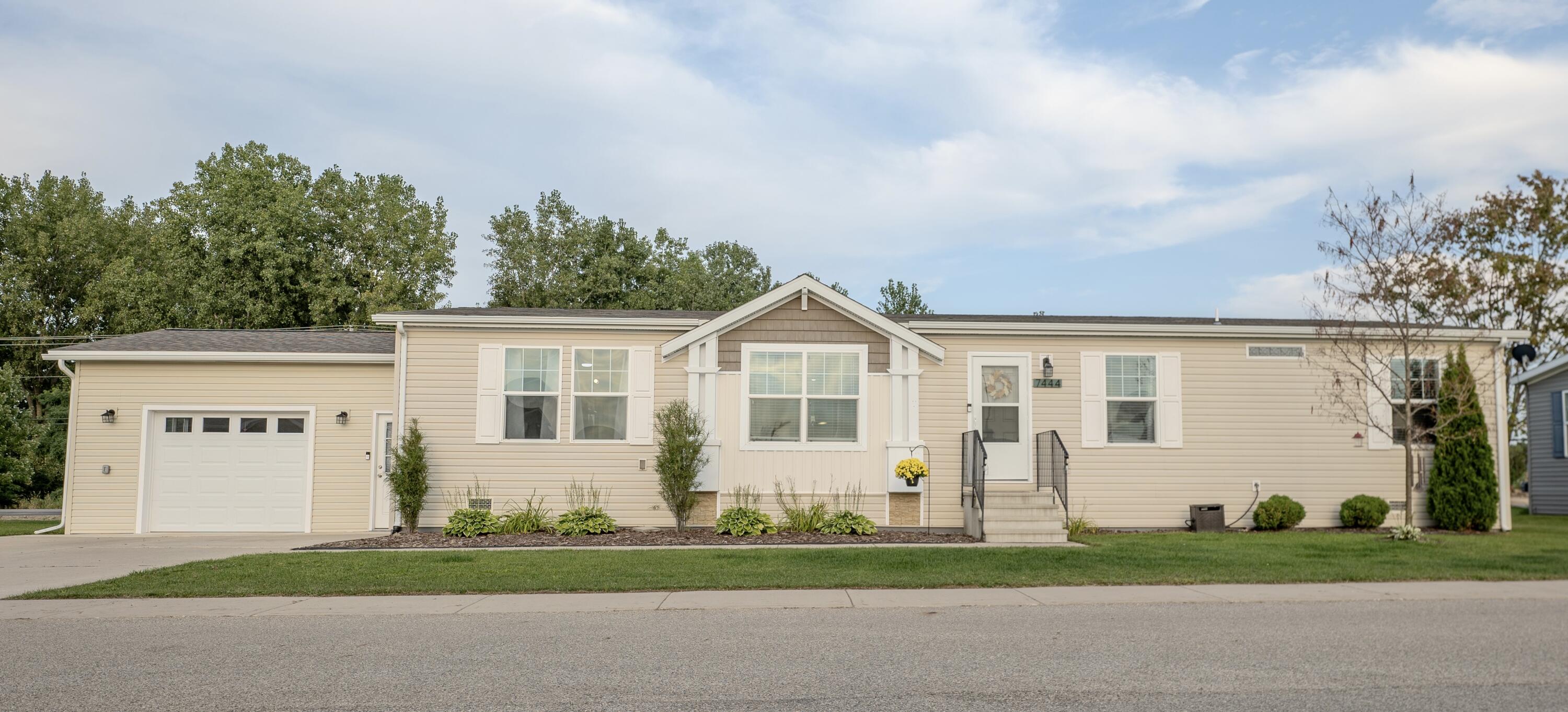 Photo 1 of 25 of 7444 Derbyboro Drive SE mobile home