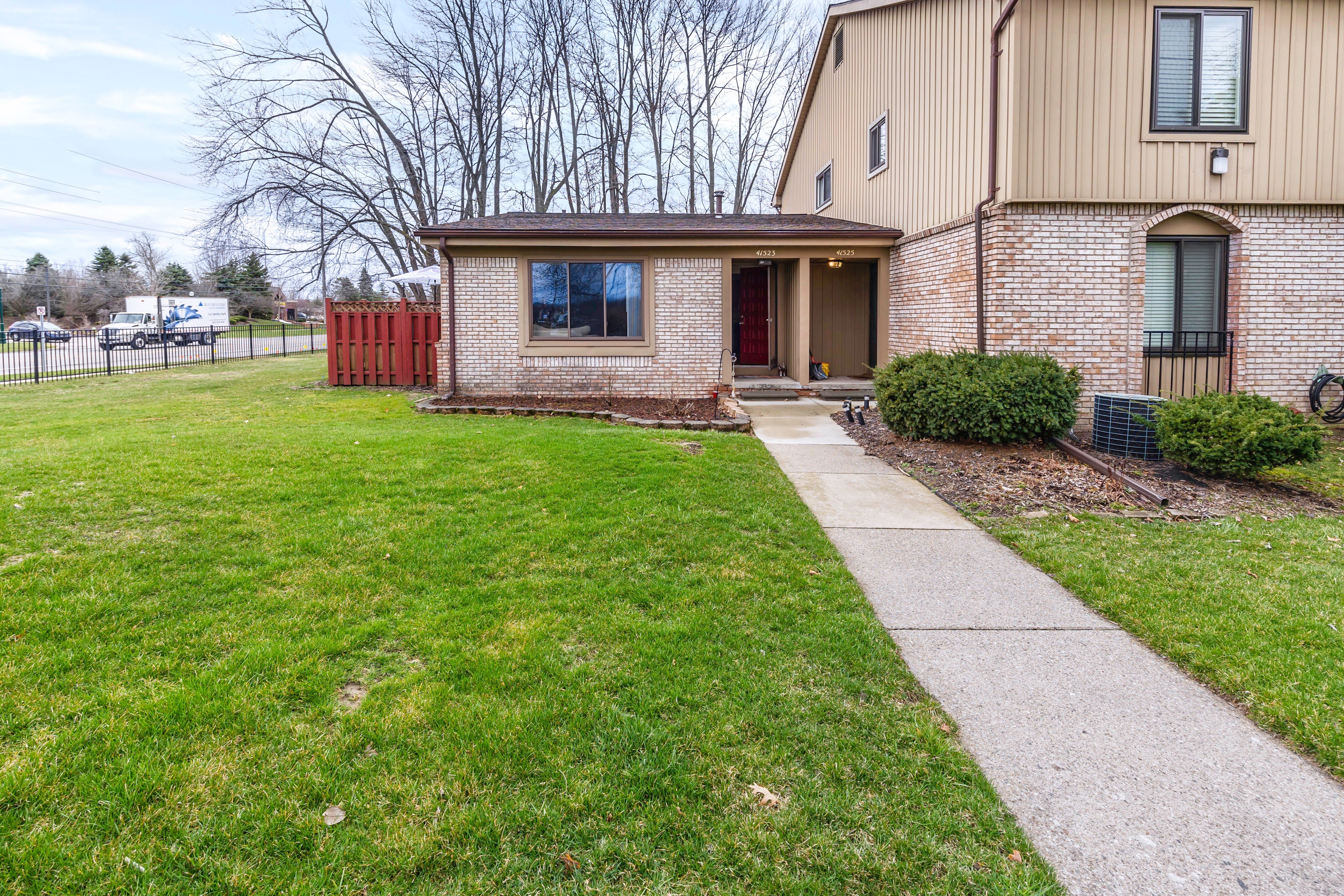 Photo 1 of 18 of 41523 Bedford Drive condo