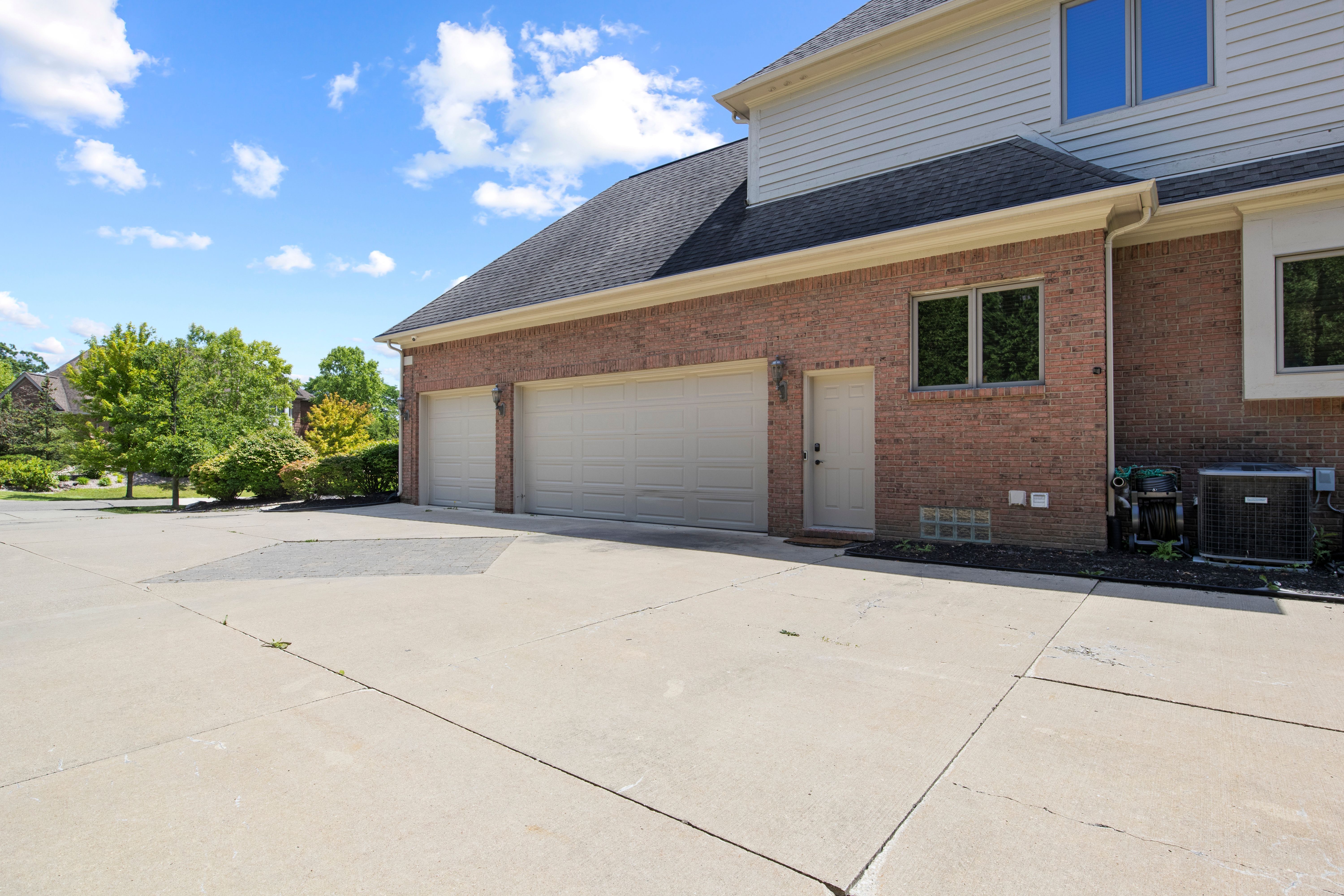 Photo 6 of 81 of 8151 ROLLING MEADOWS Drive house