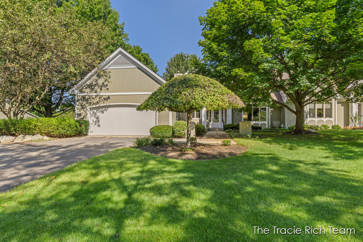 Photo 1 of 46 of 6181 Gatehouse Drive SE condo