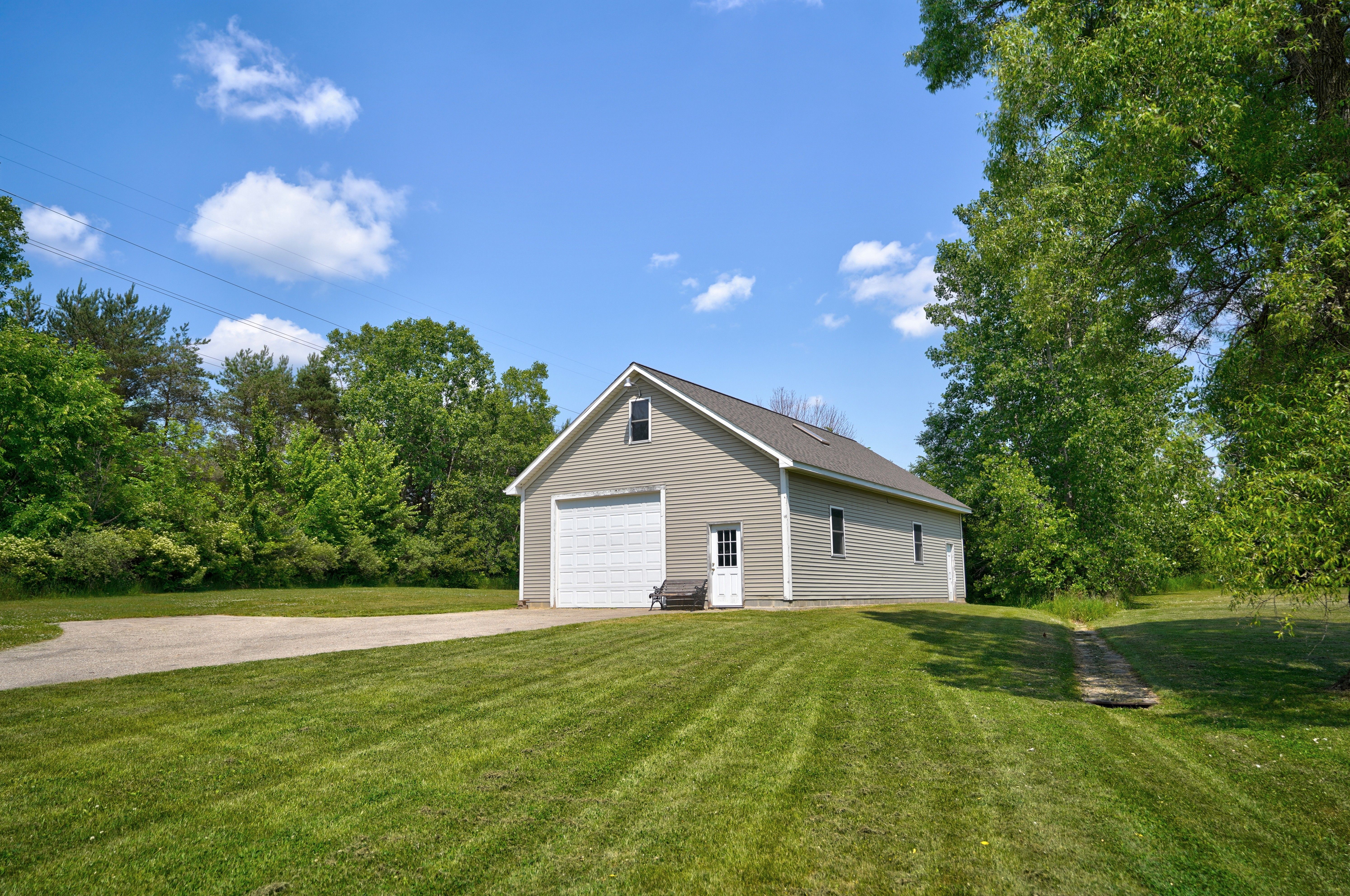 Photo 15 of 48 of 1128 N MORRISH Road house