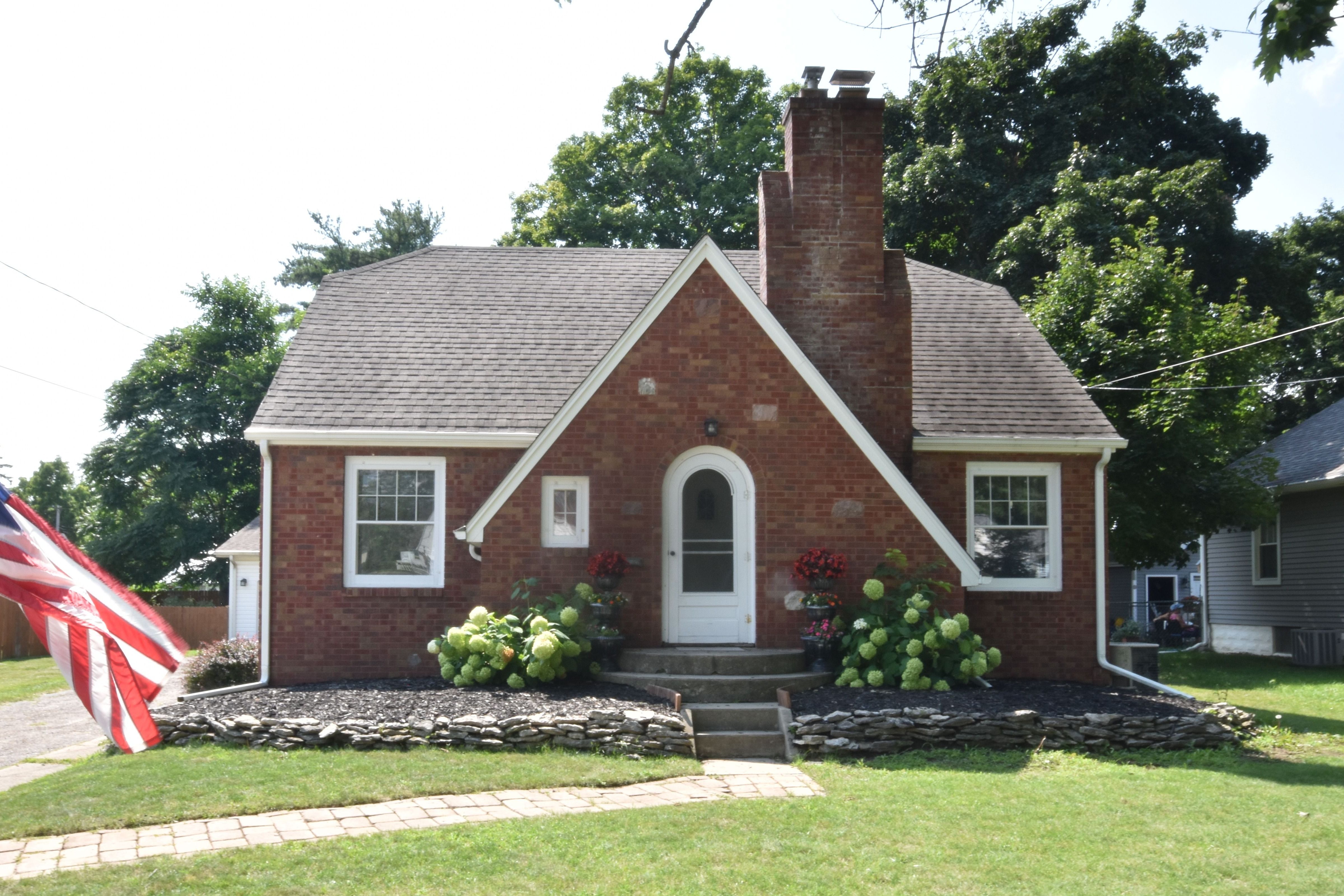 Photo 1 of 32 of 124 LOOMIS Avenue house