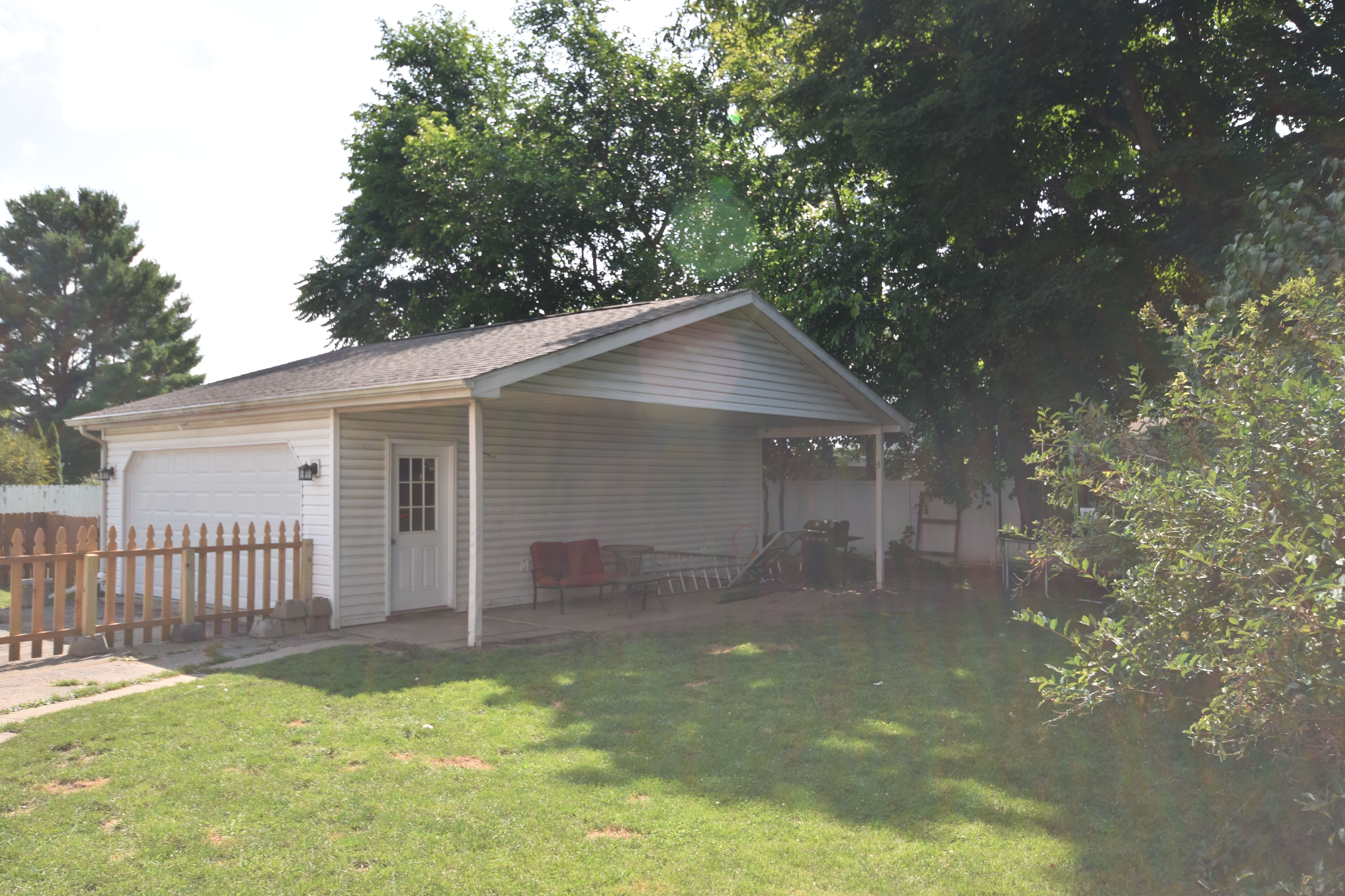 Photo 4 of 32 of 124 LOOMIS Avenue house