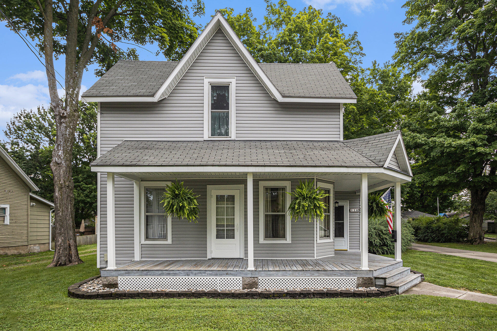 Photo 2 of 29 of 110 Waterman Avenue house