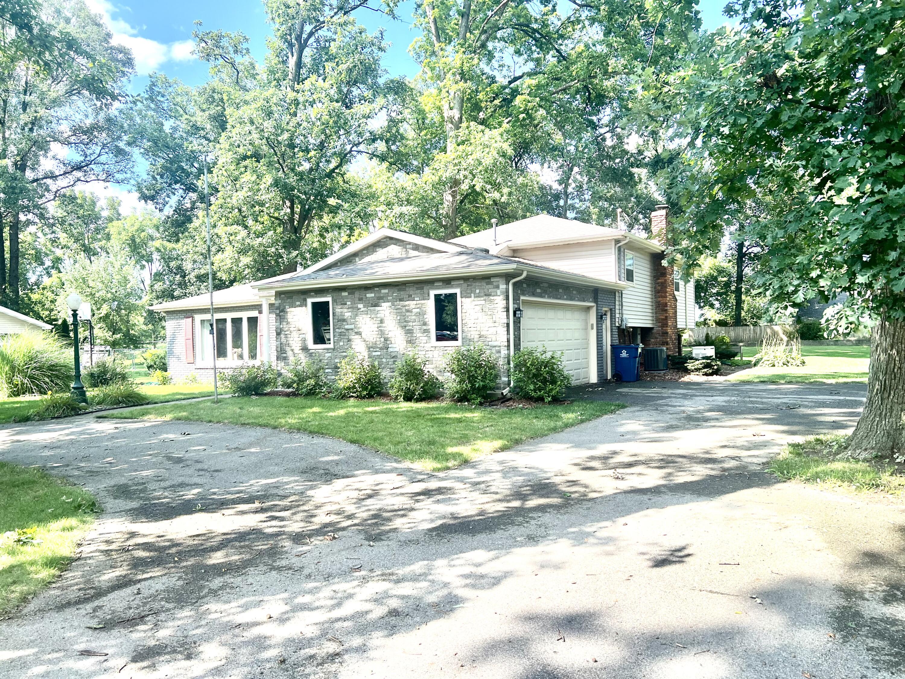 Photo 6 of 16 of 566 Scott Drive house