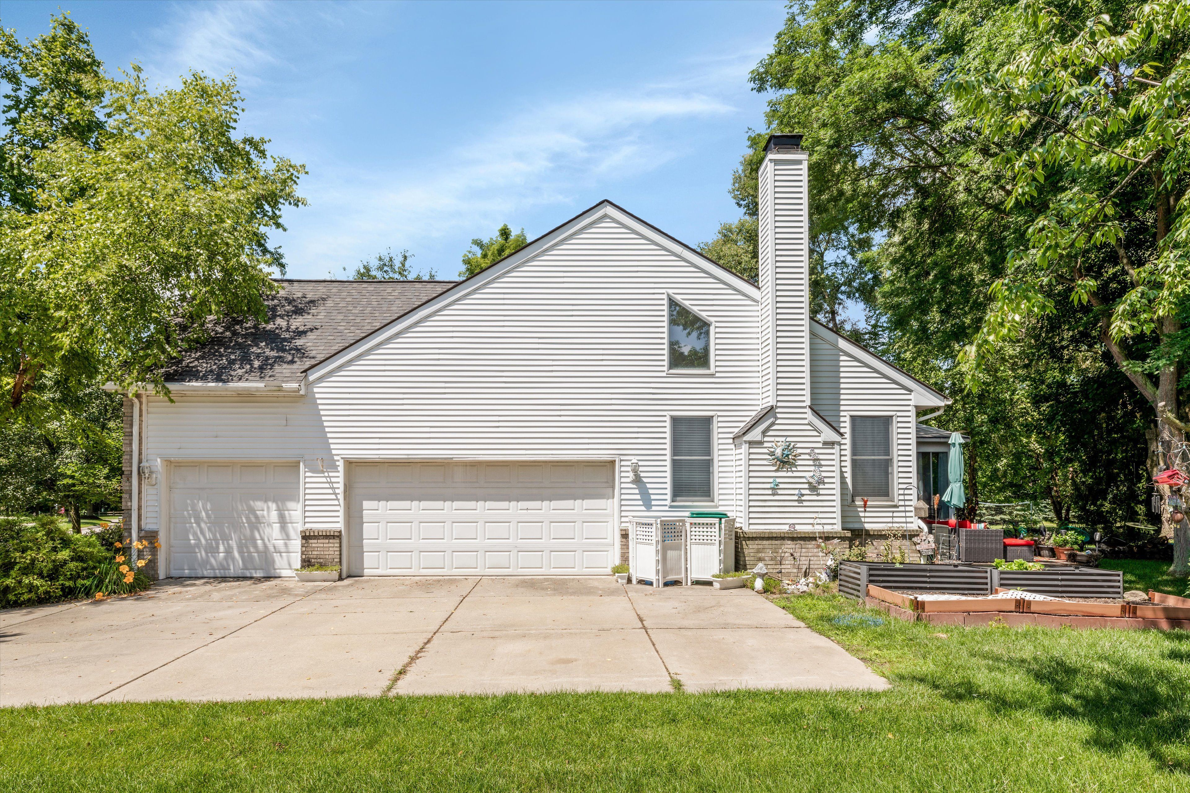 Photo 40 of 46 of 2110 Applebrook Drive house