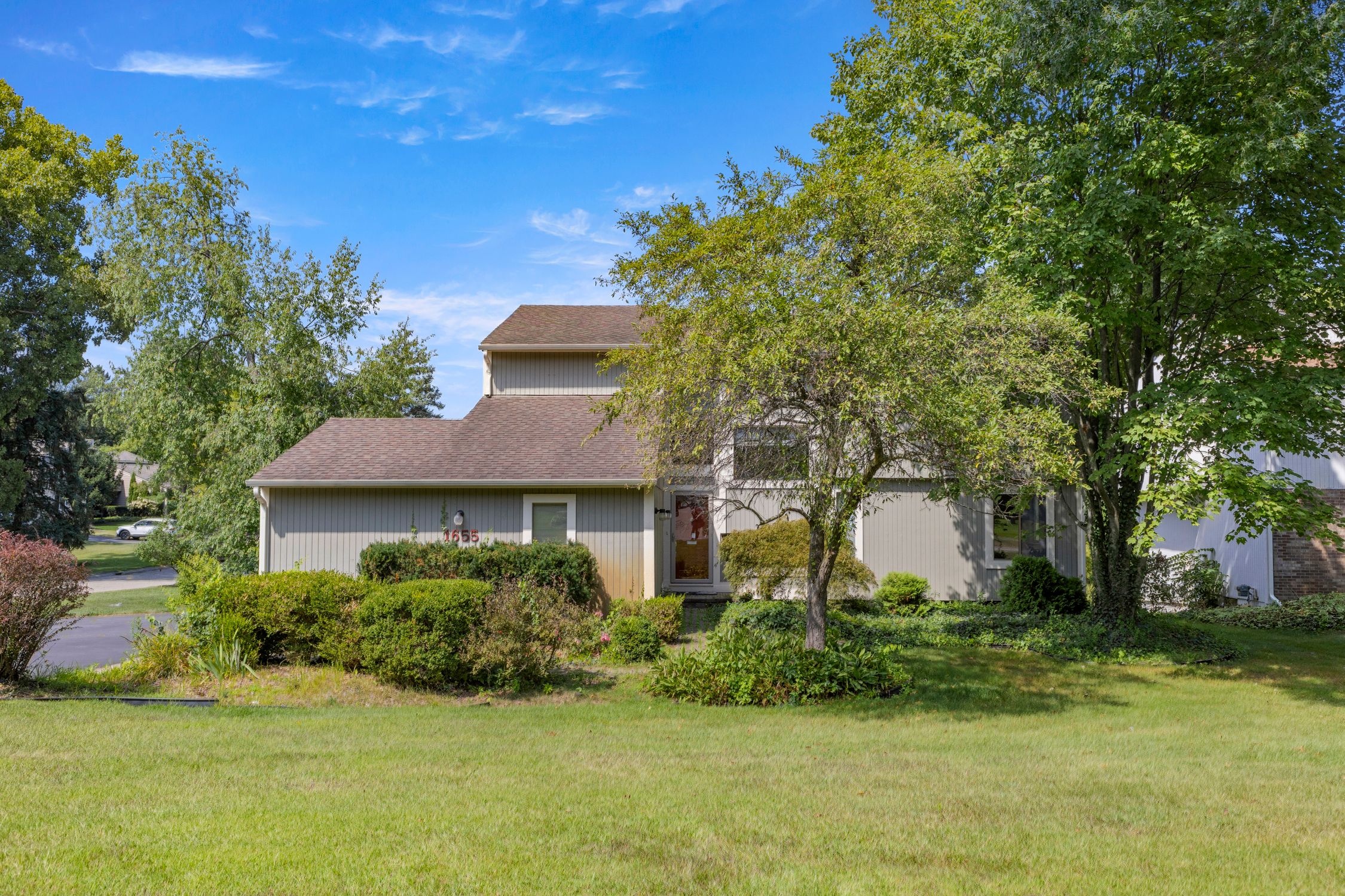 Photo 5 of 67 of 1655 SPRUCE Drive house