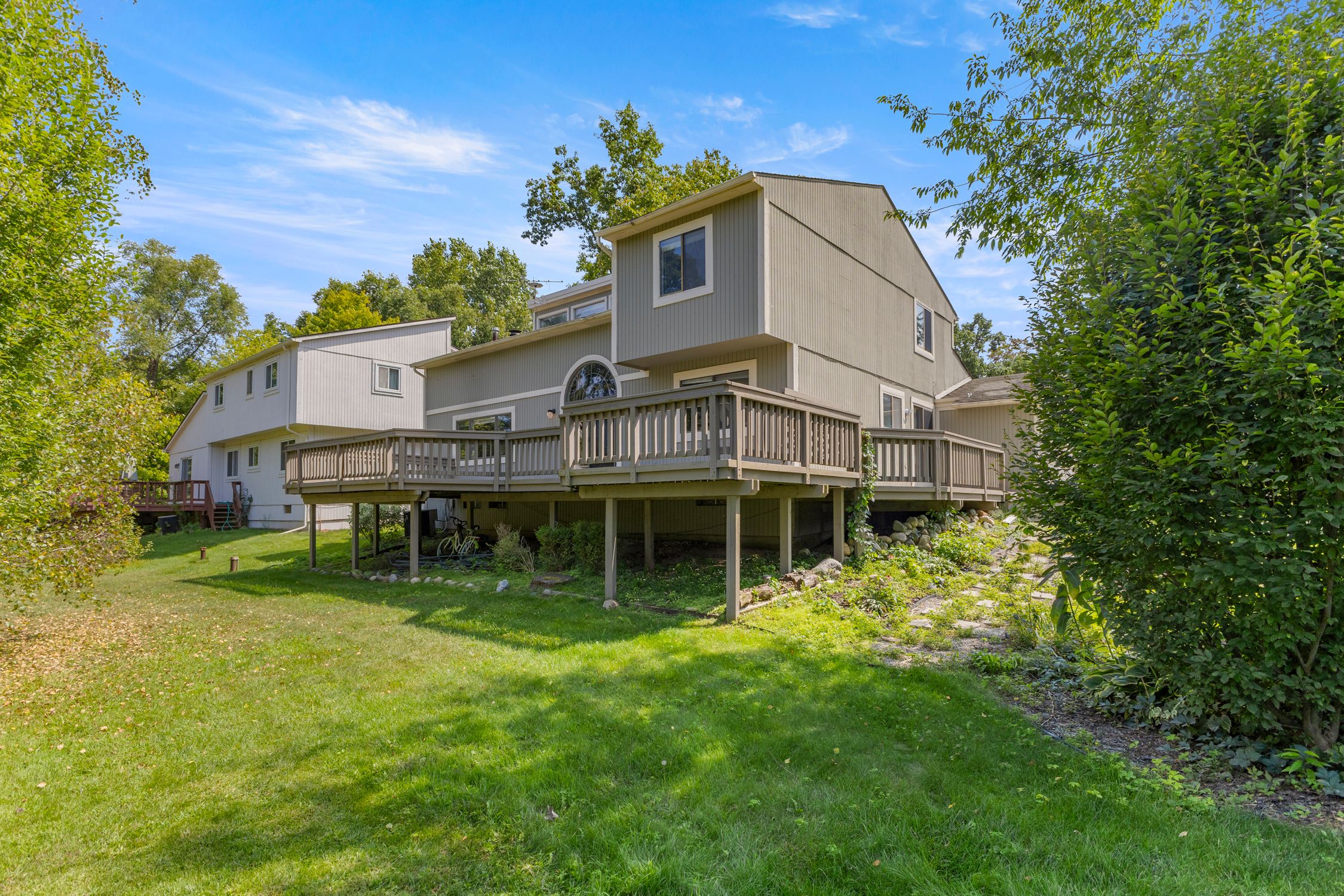 Photo 8 of 67 of 1655 SPRUCE Drive house