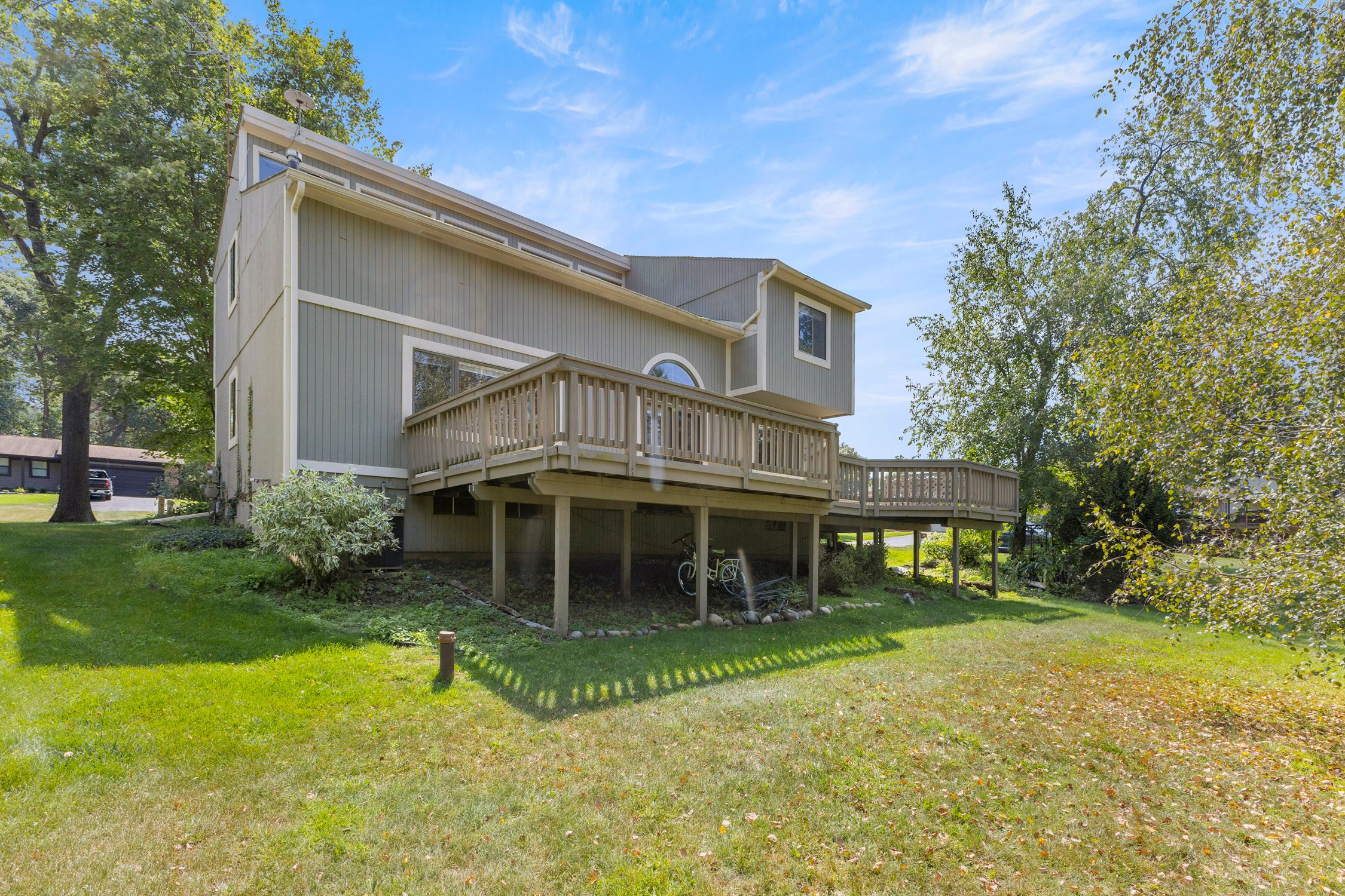 Photo 9 of 67 of 1655 SPRUCE Drive house