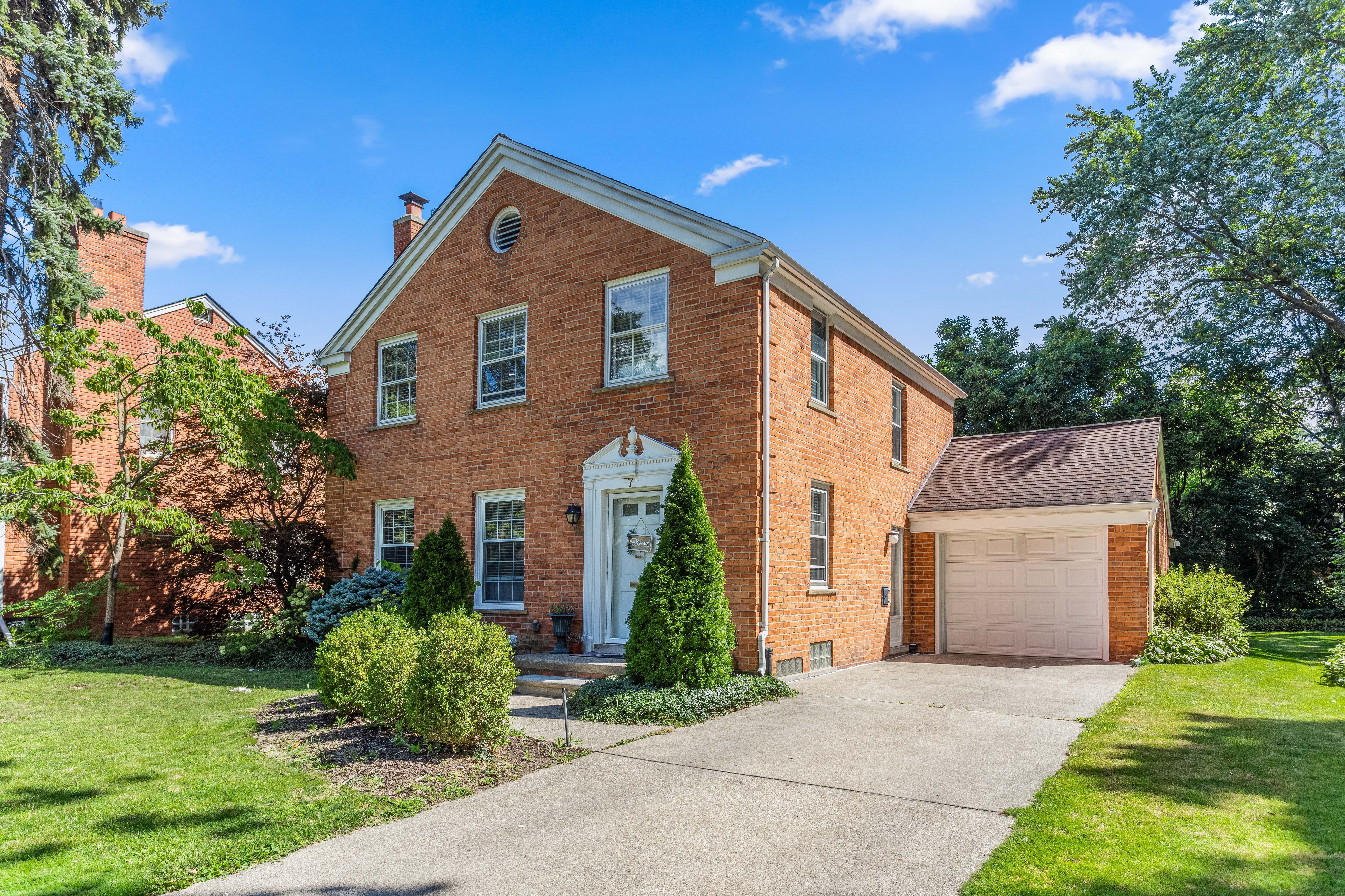 Photo 2 of 49 of 7 BRANFORD Lane house