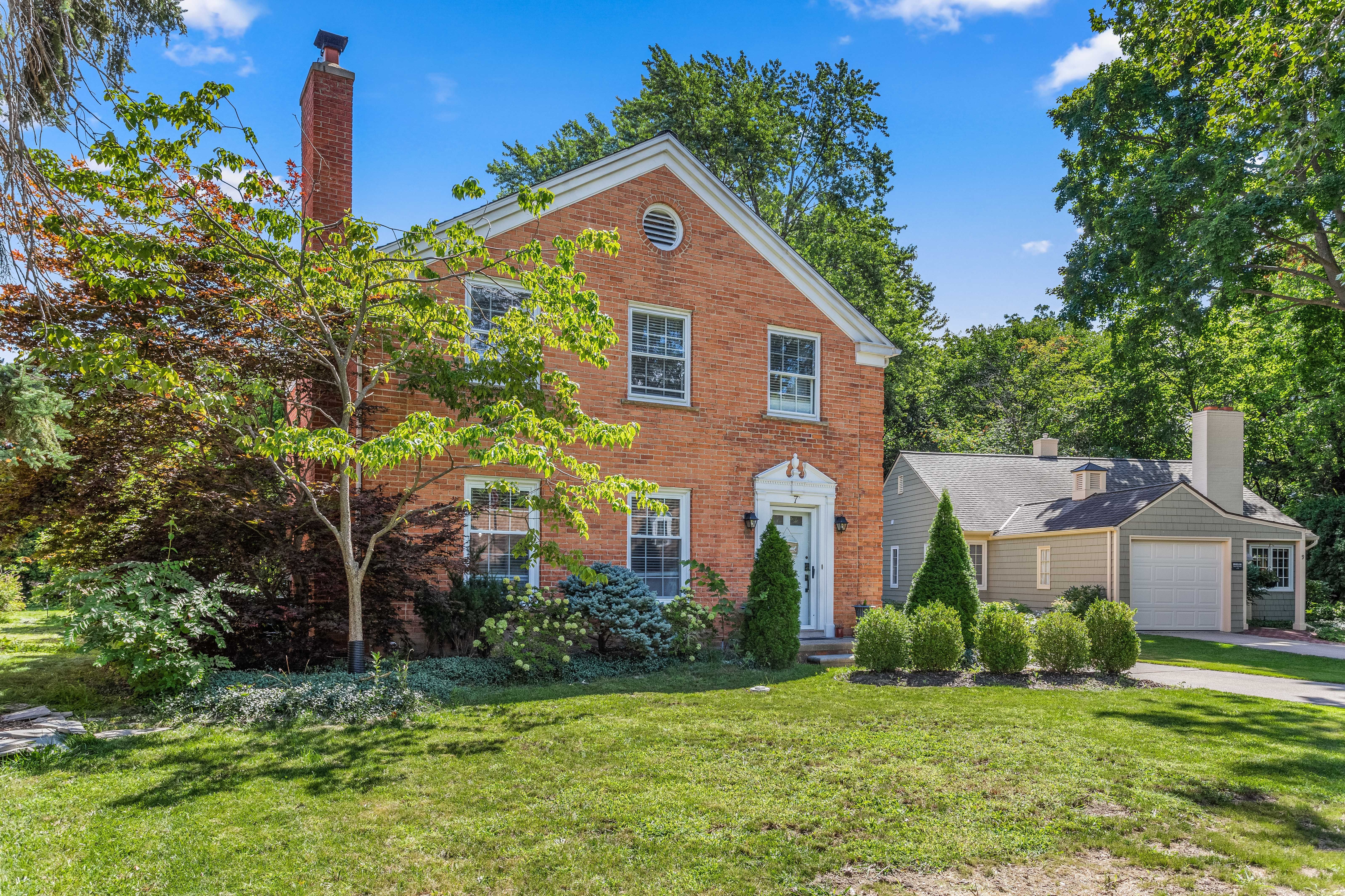 Photo 3 of 49 of 7 BRANFORD Lane house