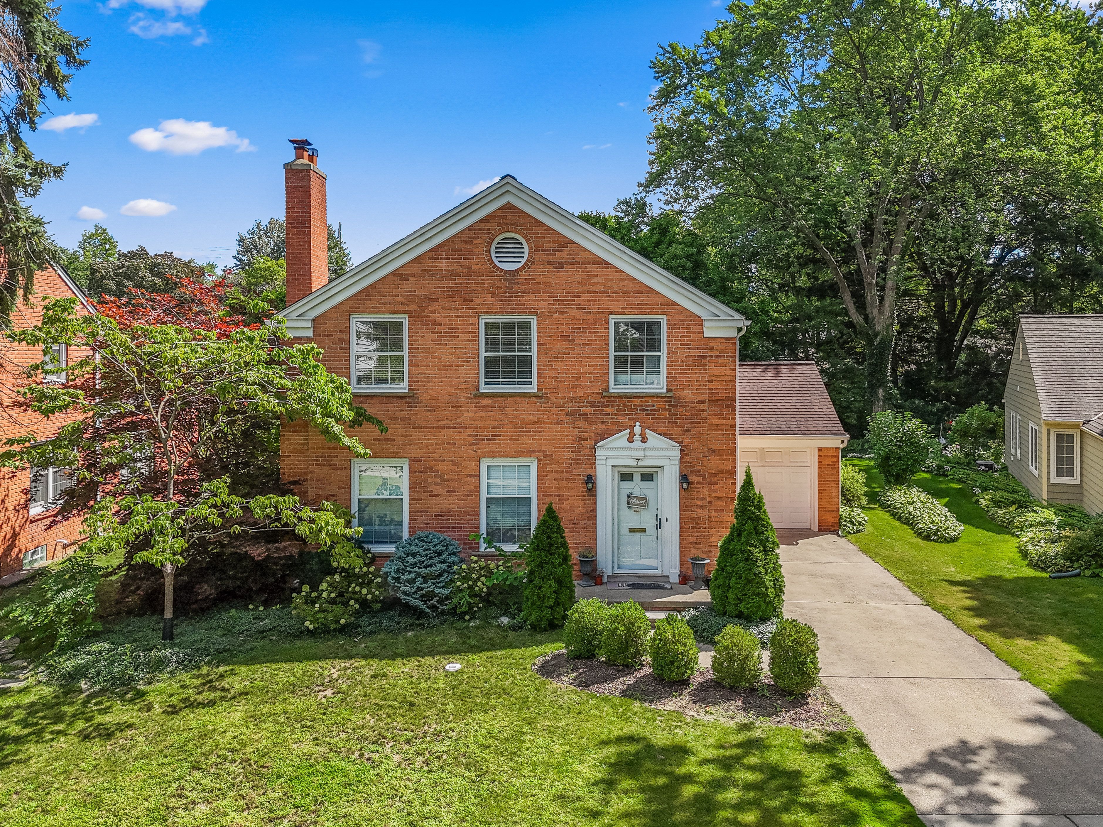 Photo 4 of 49 of 7 BRANFORD Lane house