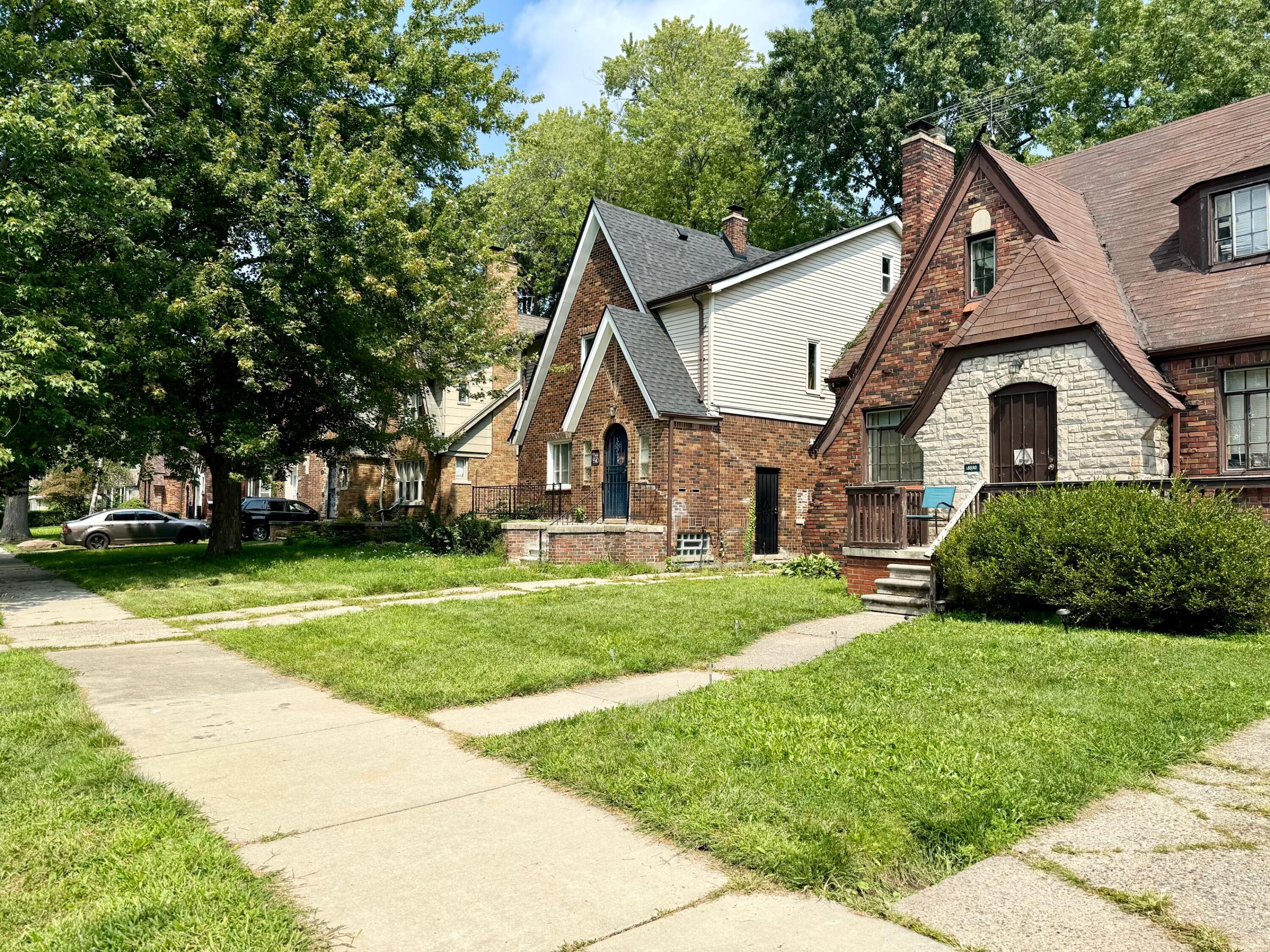 Photo 3 of 15 of 5530 Grayton Street house