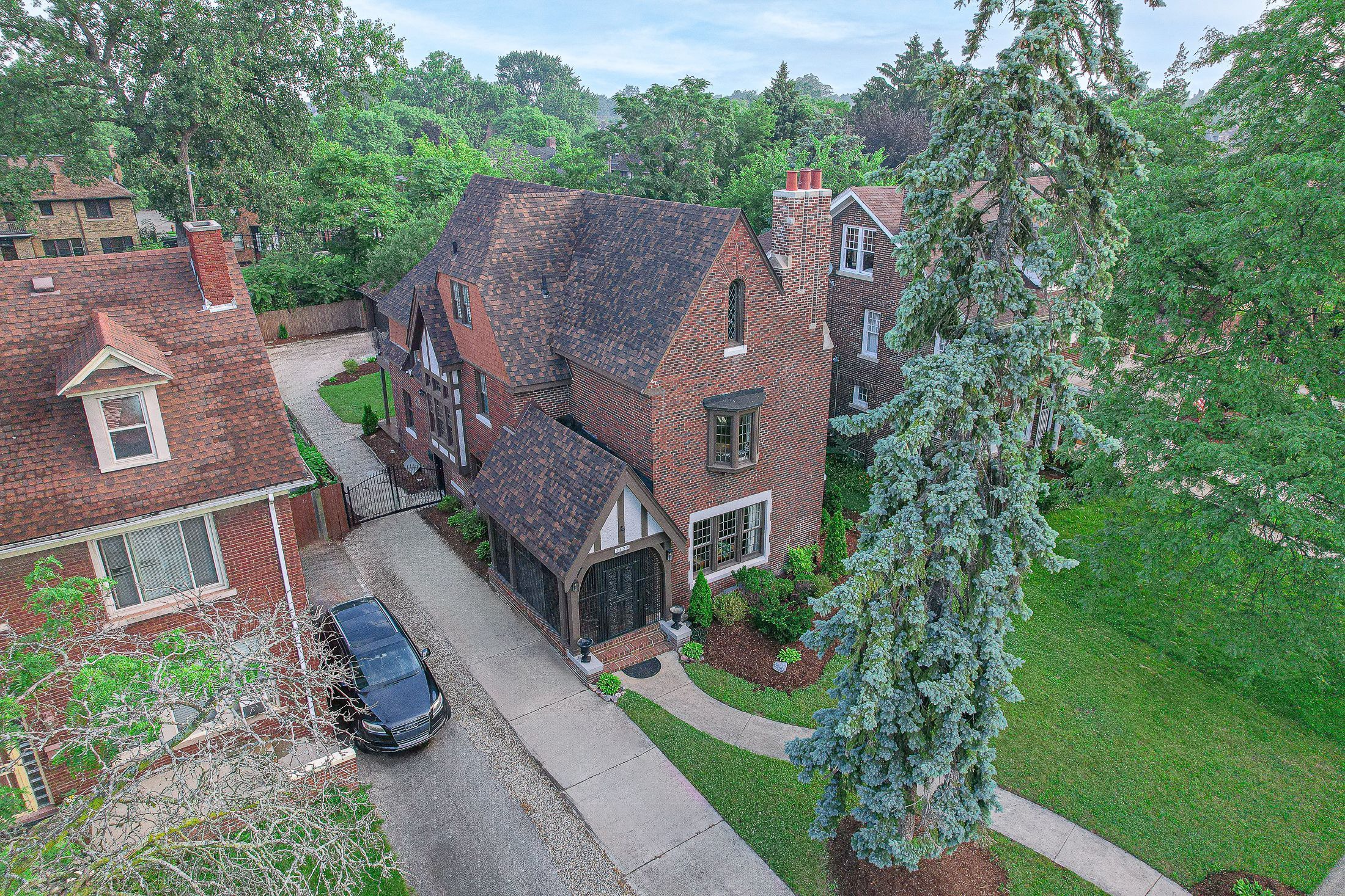 Photo 41 of 42 of 2474 CHICAGO Boulevard house