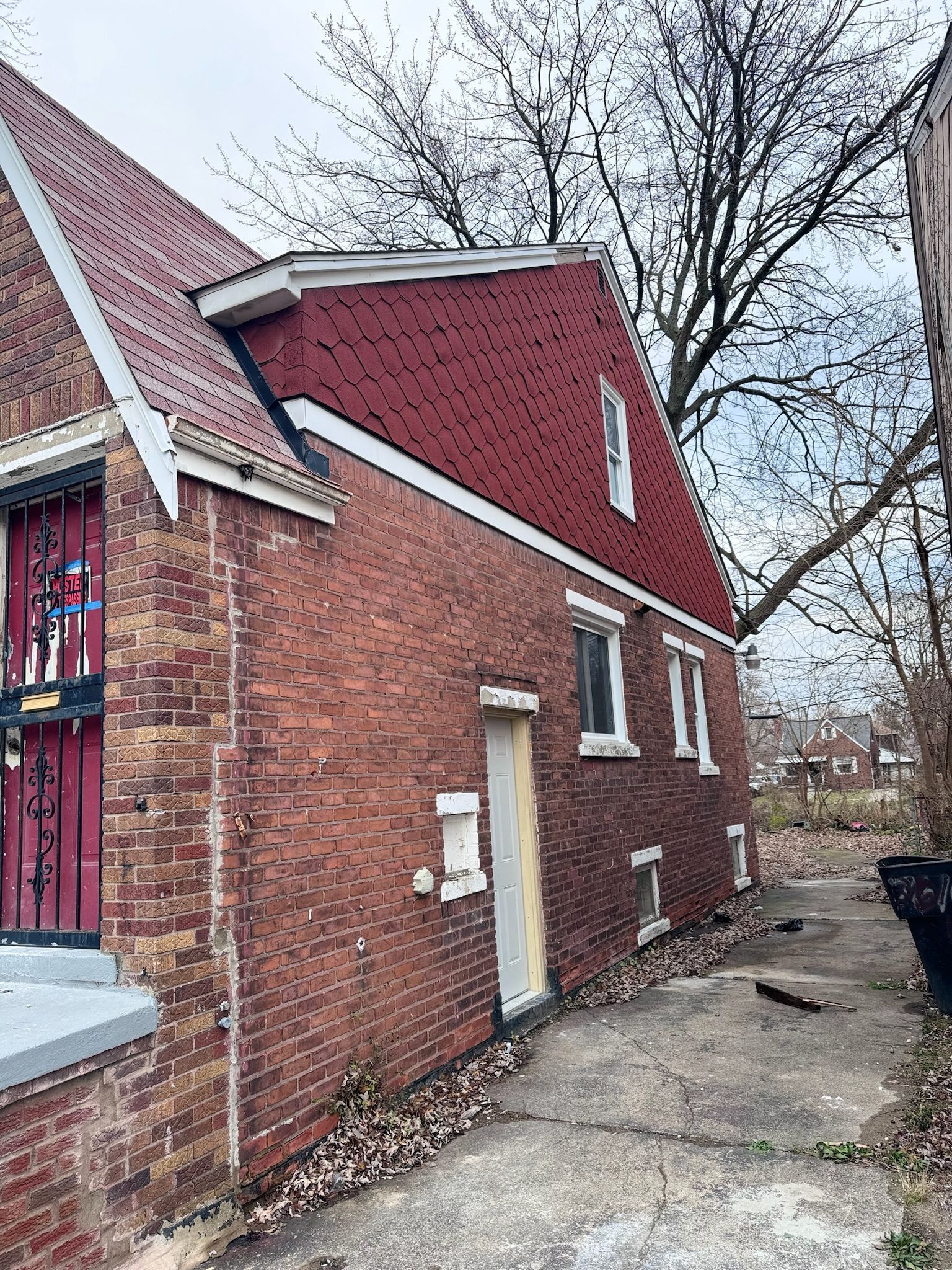 Photo 2 of 17 of 20172 HULL Street house