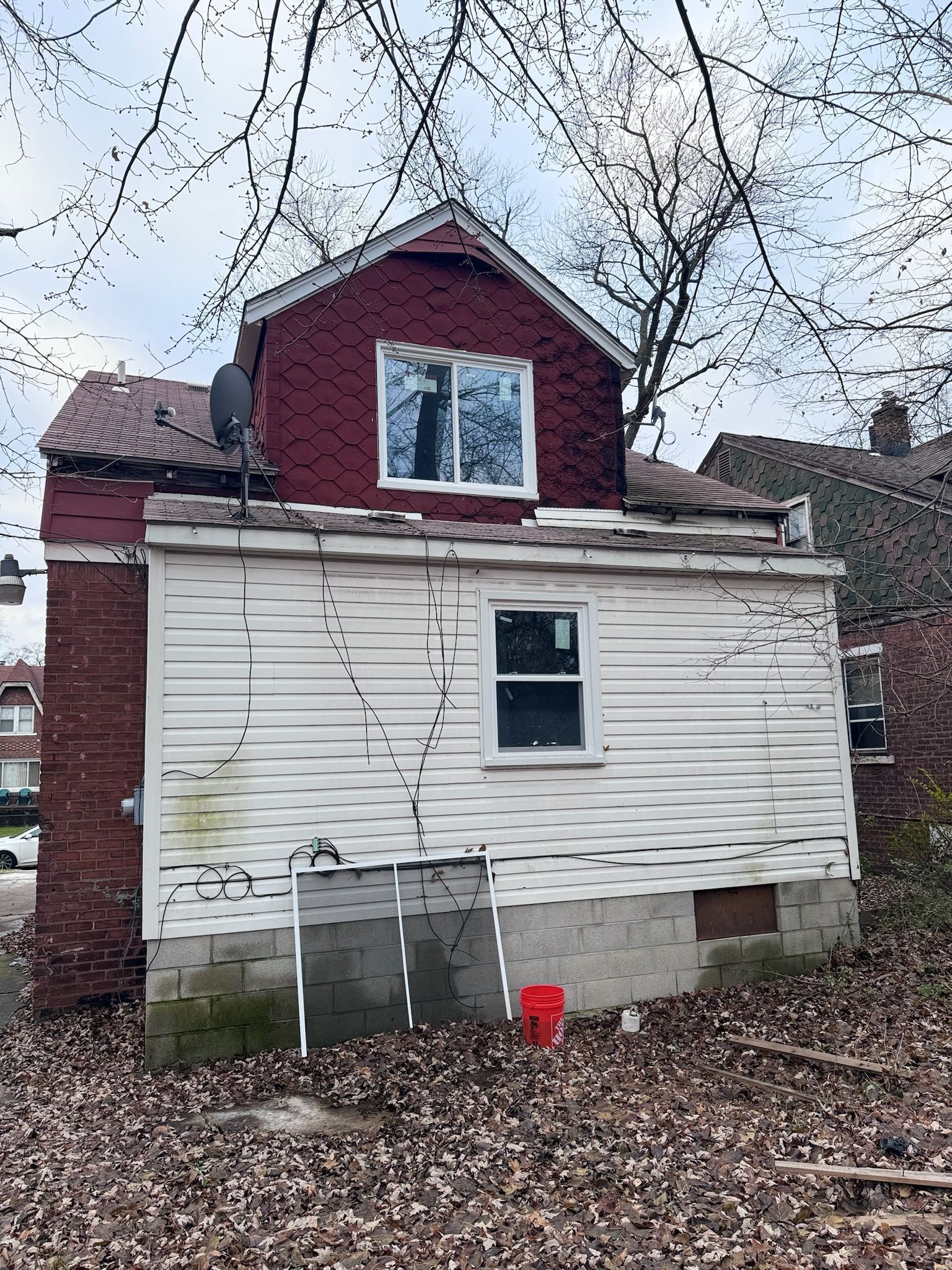 Photo 3 of 17 of 20172 HULL Street house