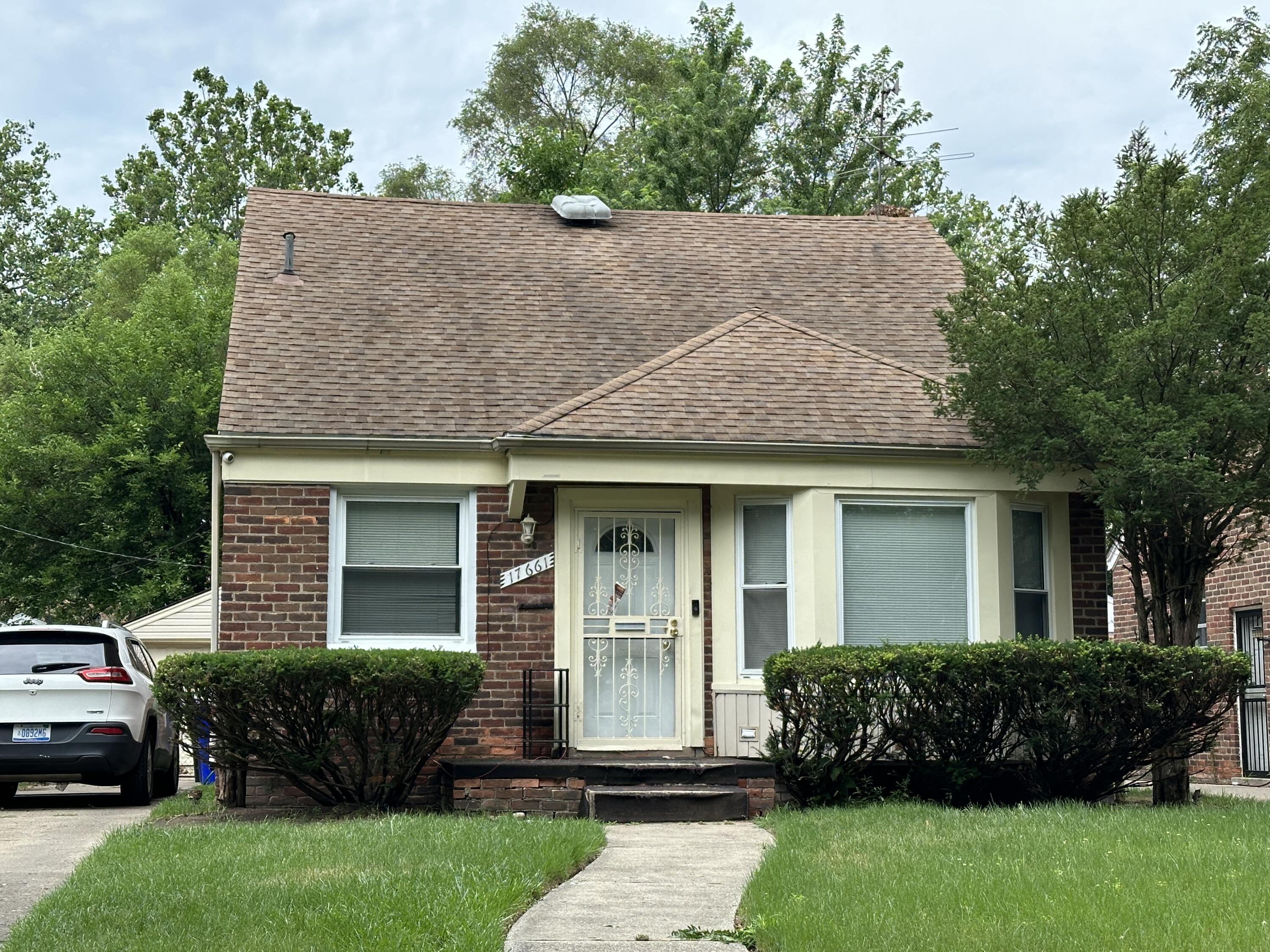 Photo 1 of 1 of 17661 Greenview Avenue house