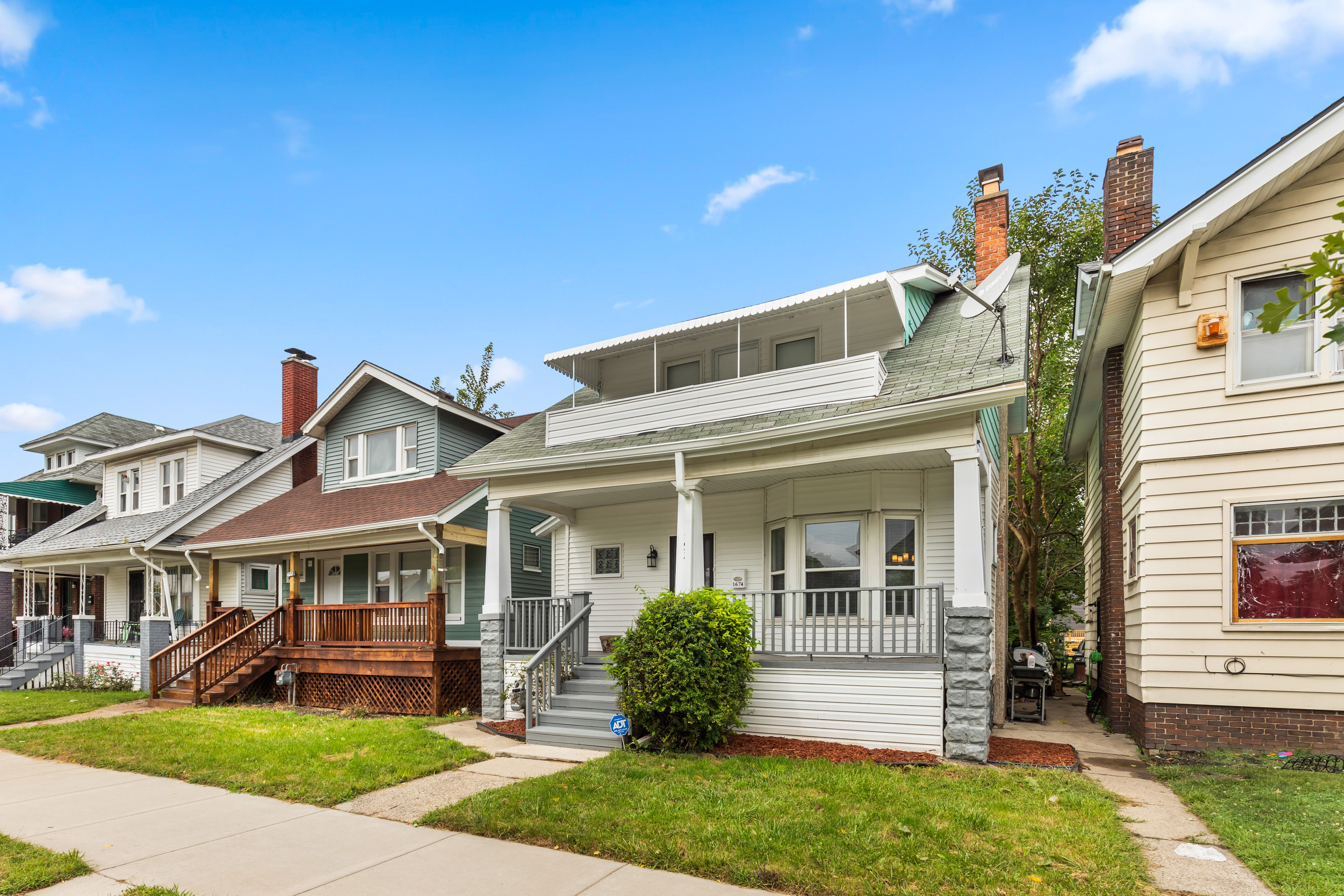 Photo 1 of 30 of 1674 W EUCLID Street house