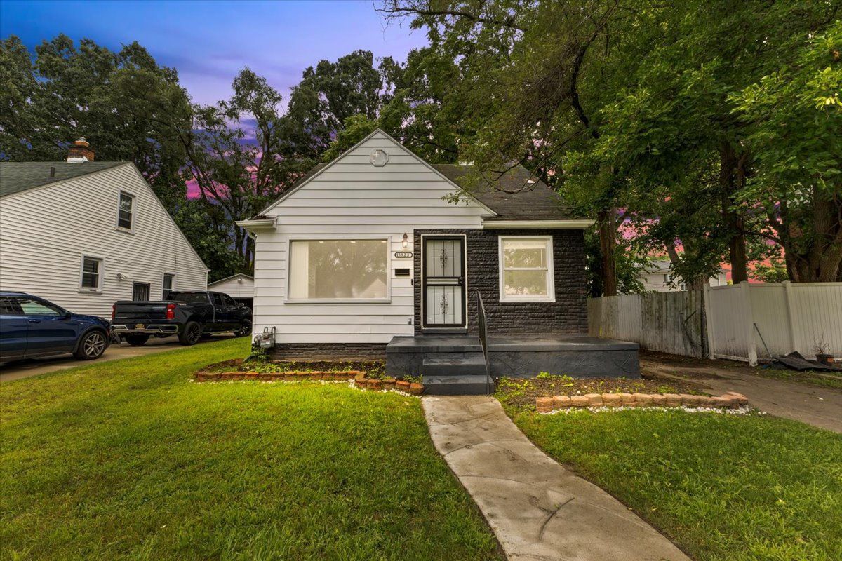 Photo 1 of 18 of 15923 CURTIS Street house