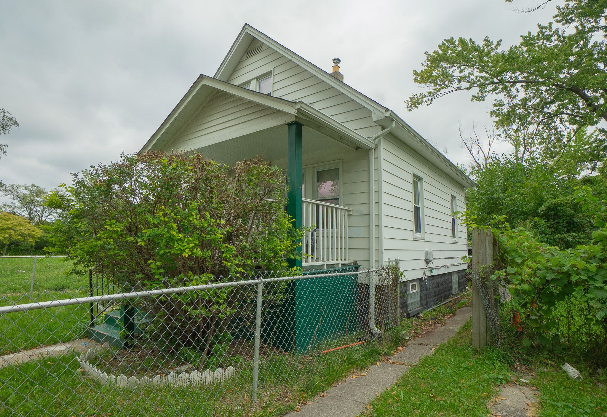 Photo 4 of 28 of 12388 LORETTO Street house