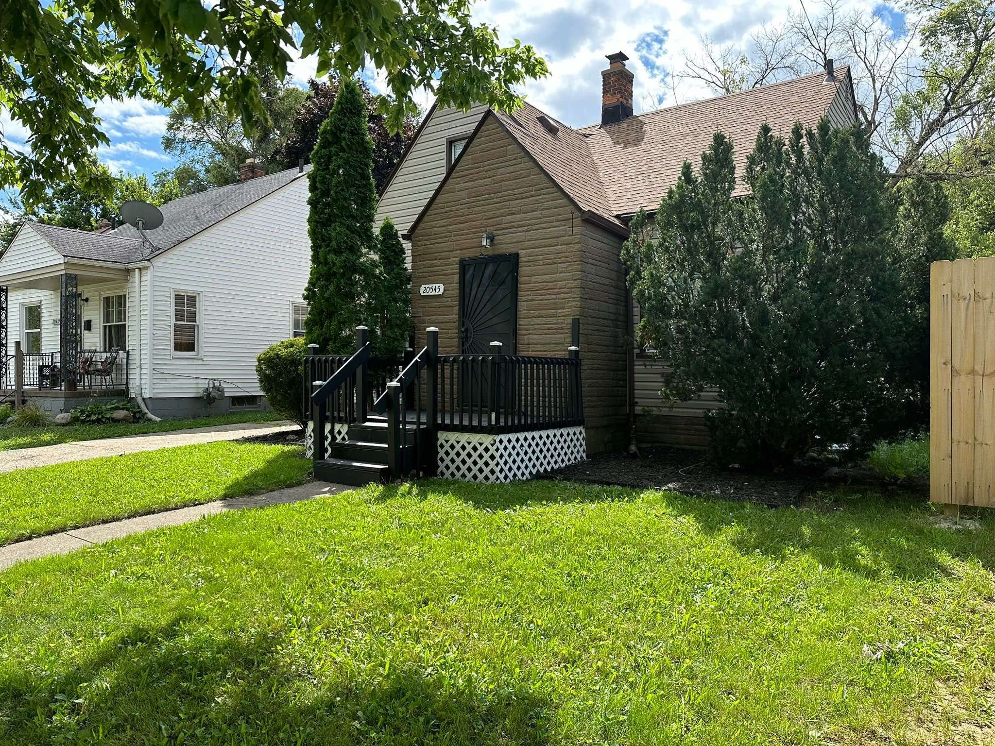 Photo 3 of 26 of 20545 HICKORY Street house