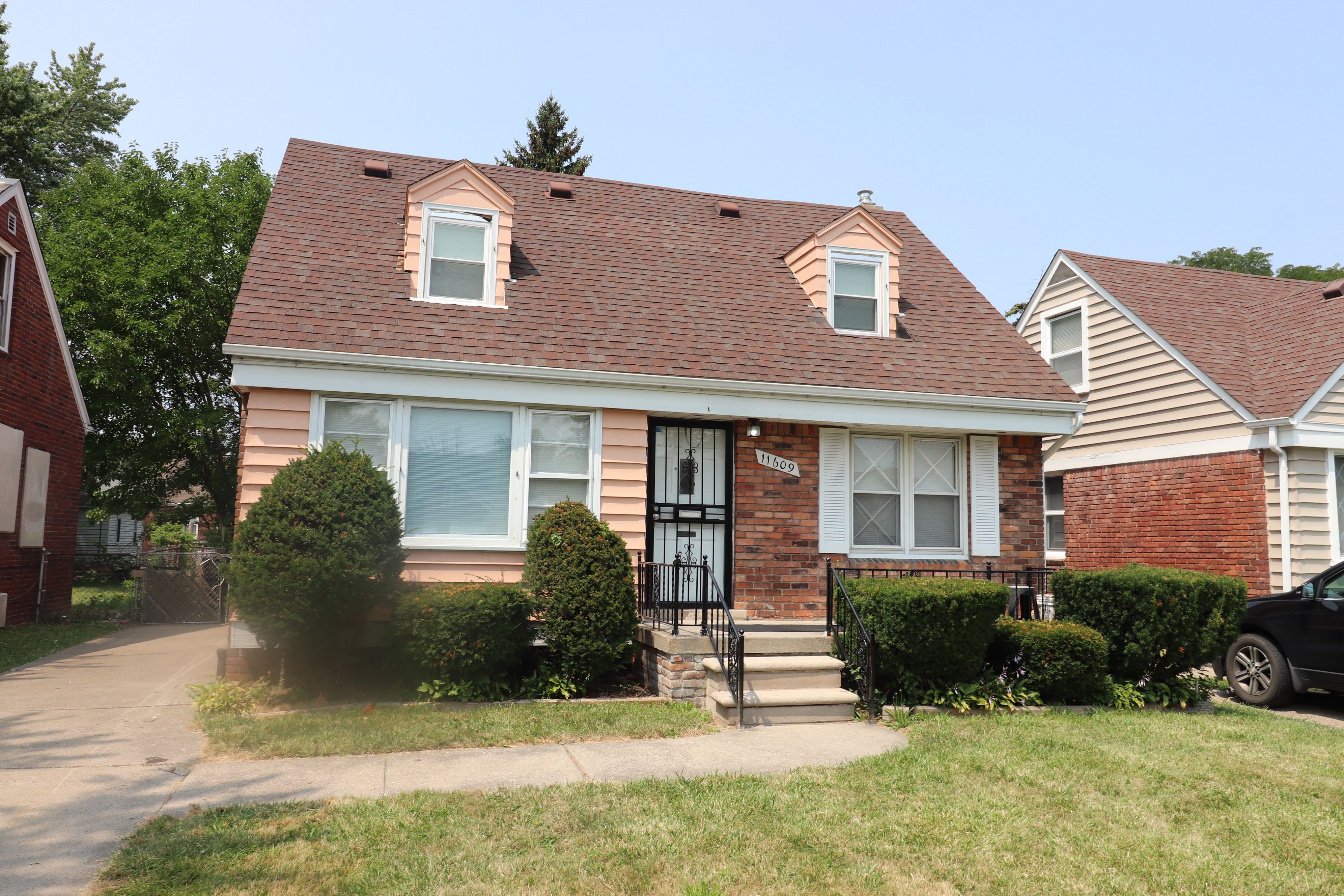 Photo 1 of 23 of 11609 ROXBURY Street house