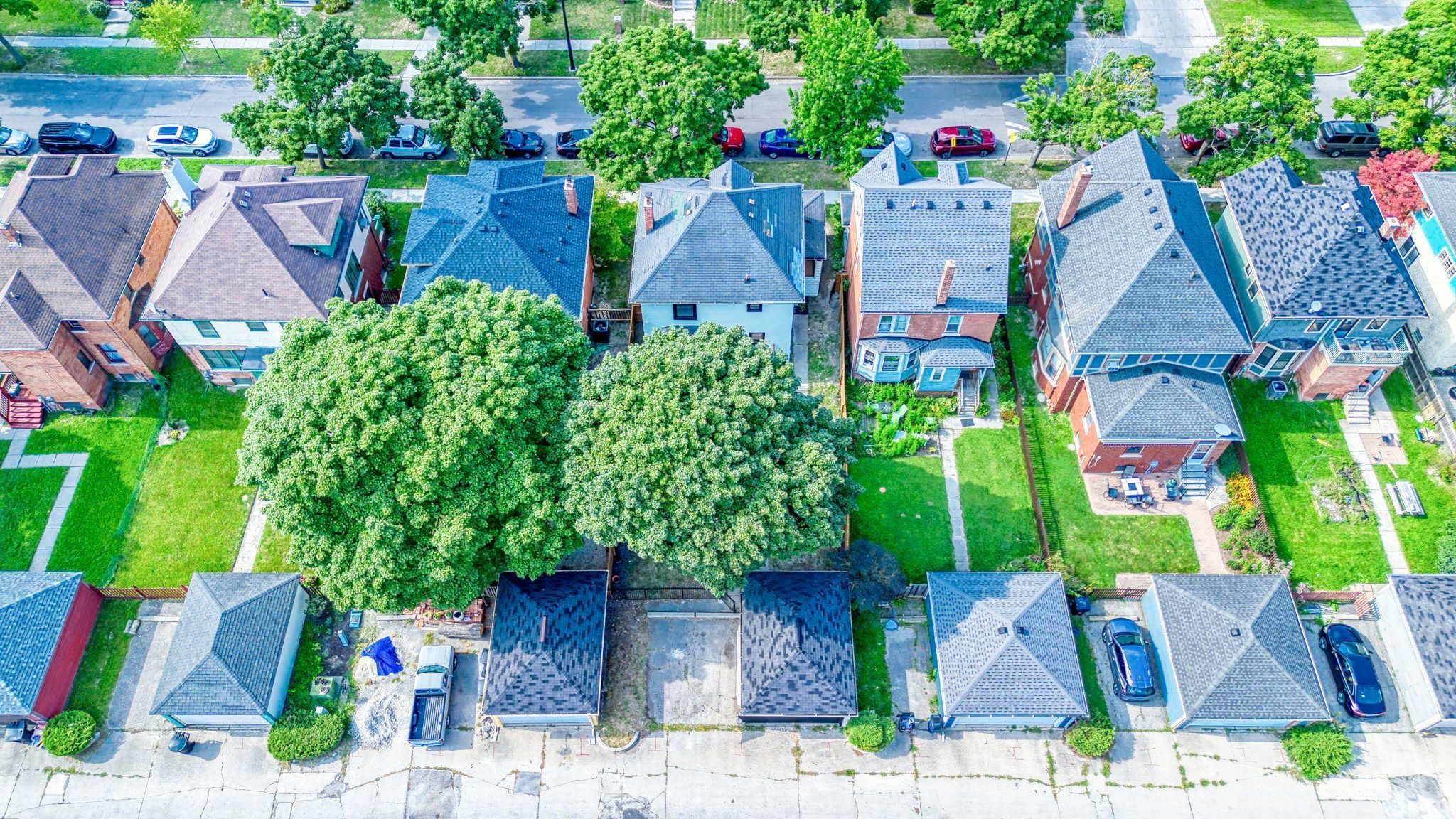 Photo 62 of 71 of 715 W BETHUNE Street house