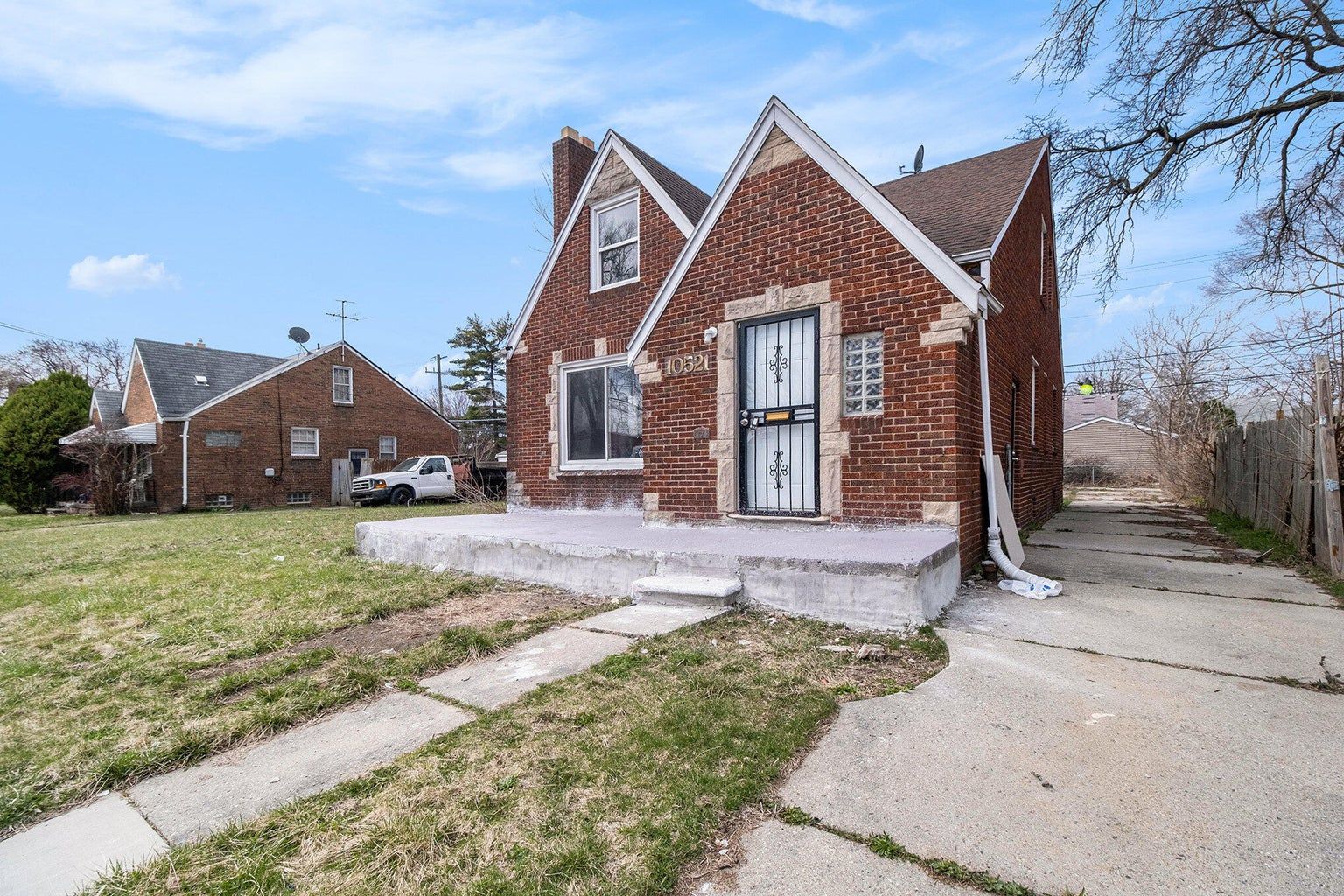 Photo 2 of 16 of 10521 ROXBURY Street house