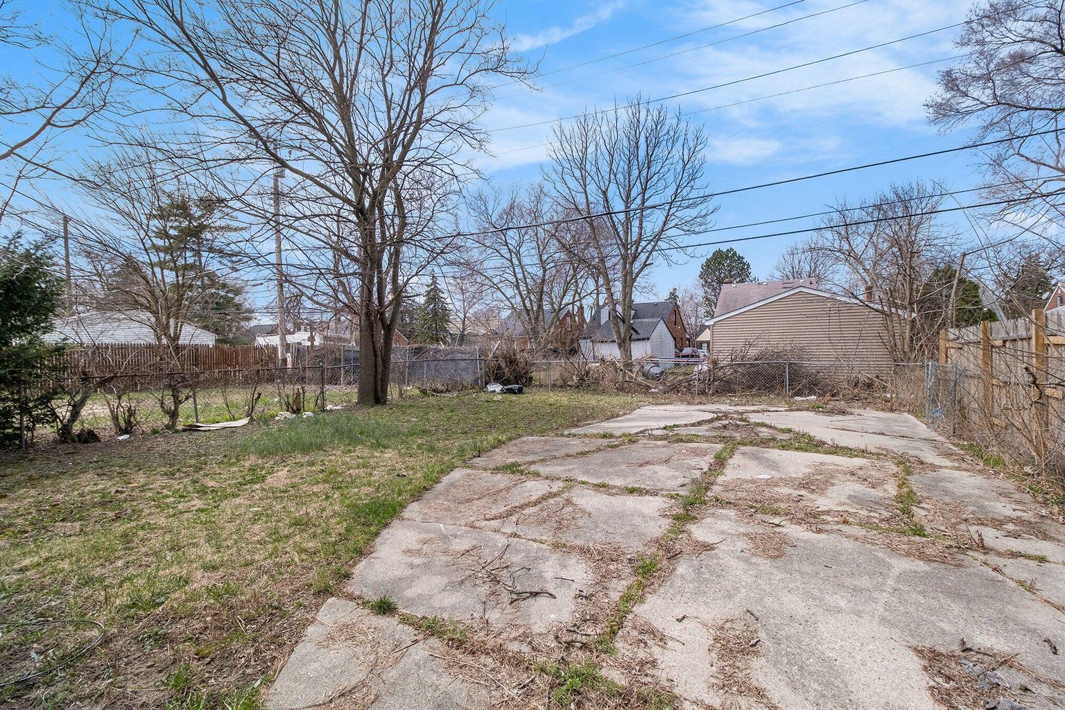 Photo 4 of 16 of 10521 ROXBURY Street house