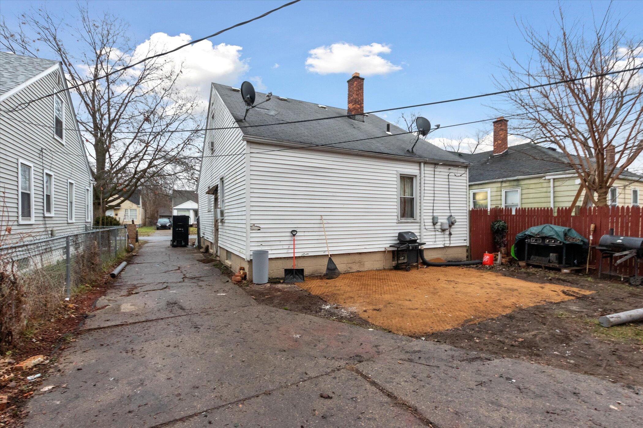 Photo 19 of 19 of 20235 Oakfield Street house