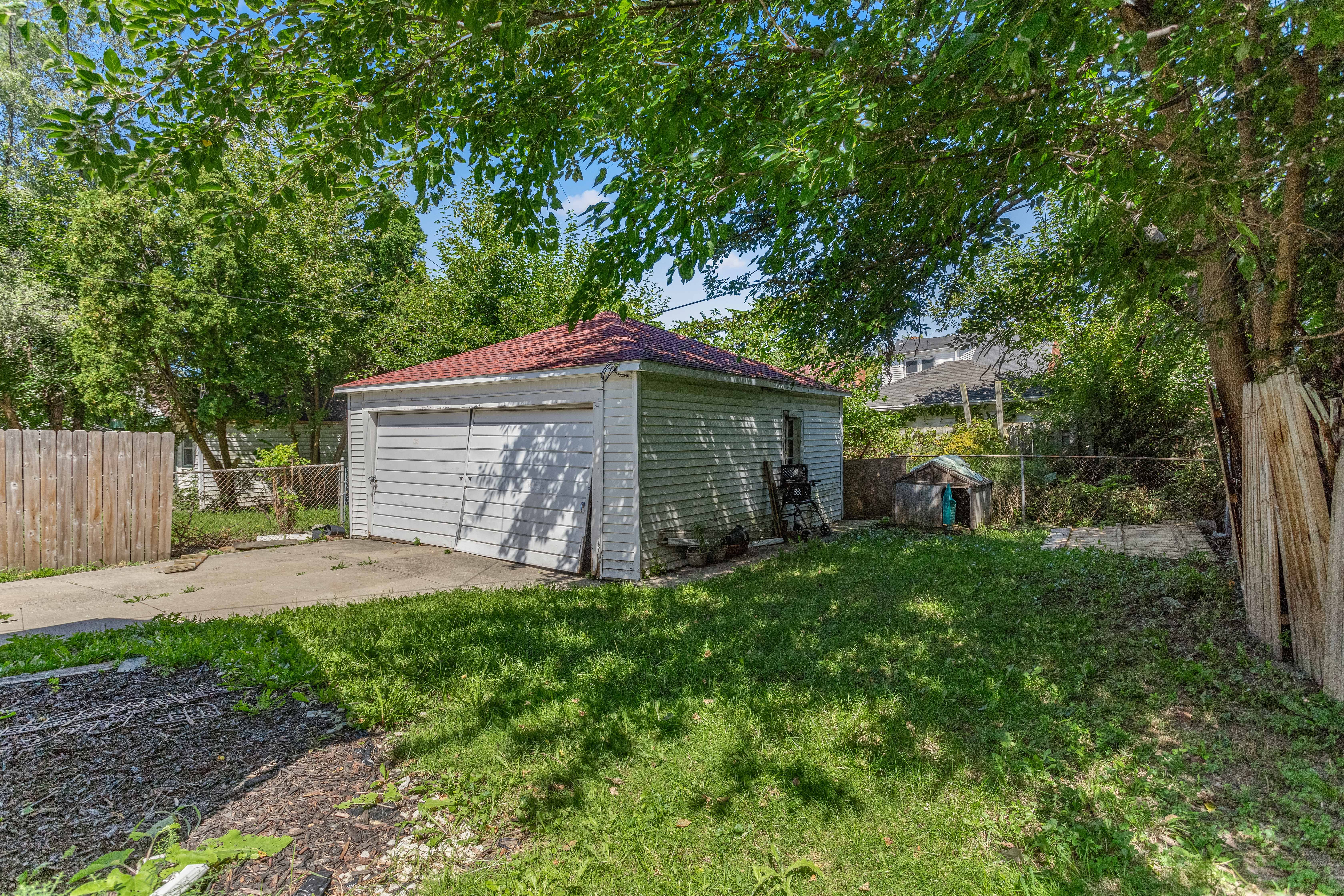 Photo 5 of 26 of 10896 MOGUL Street house