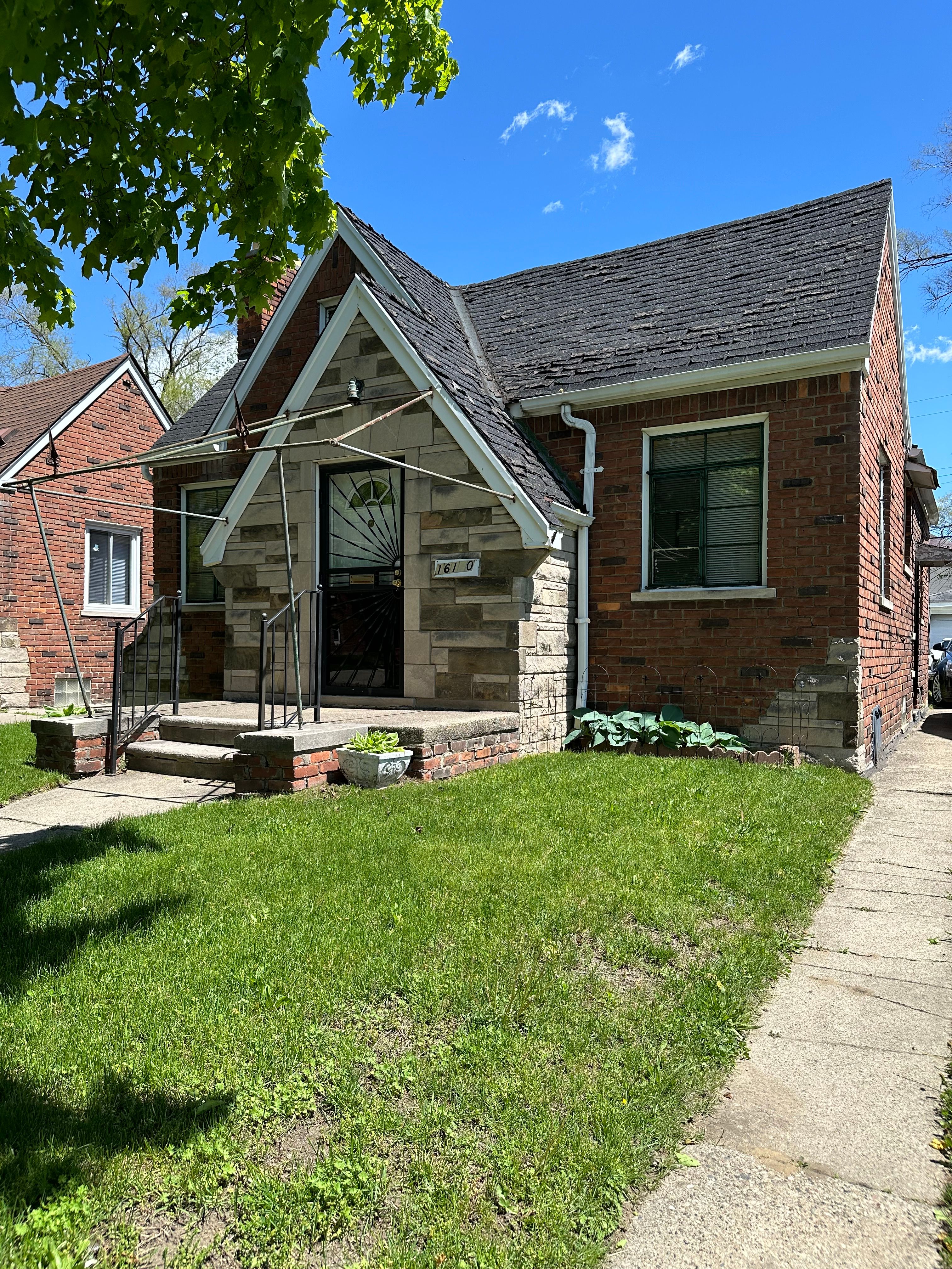 Photo 2 of 2 of 16140 MARK TWAIN Street house