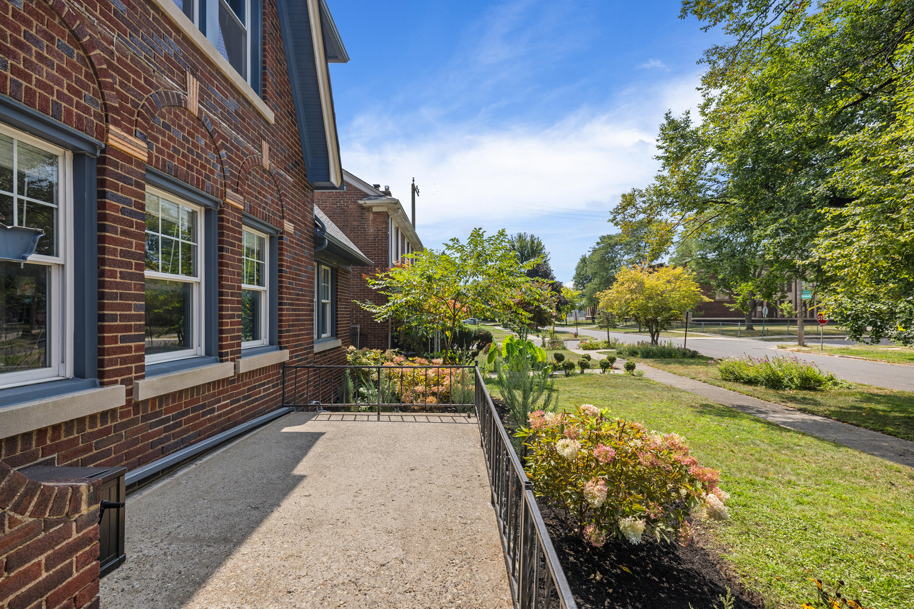 Photo 6 of 71 of 16814 Normandy Street house