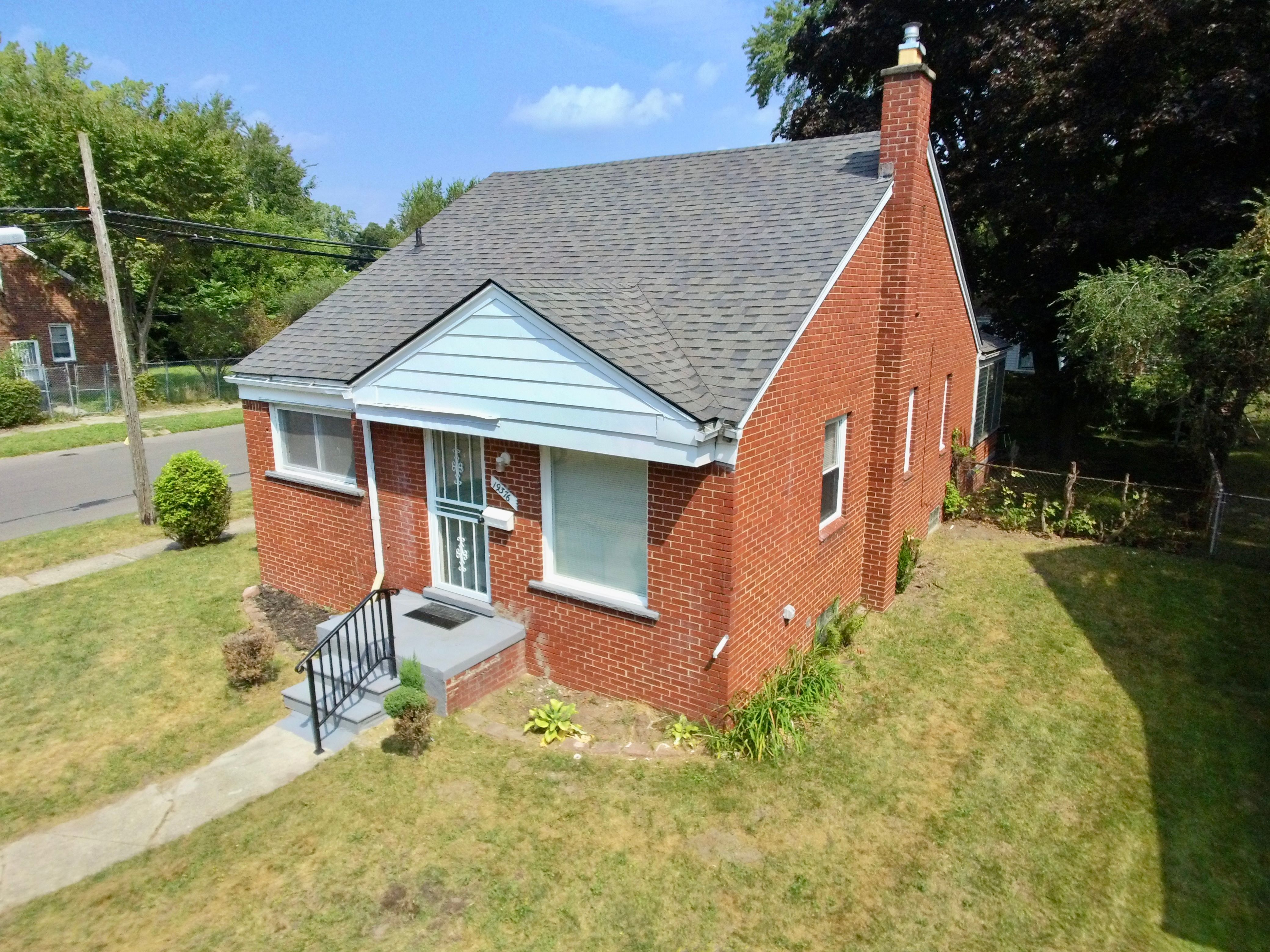 Photo 2 of 13 of 19376 BRAILE Street house