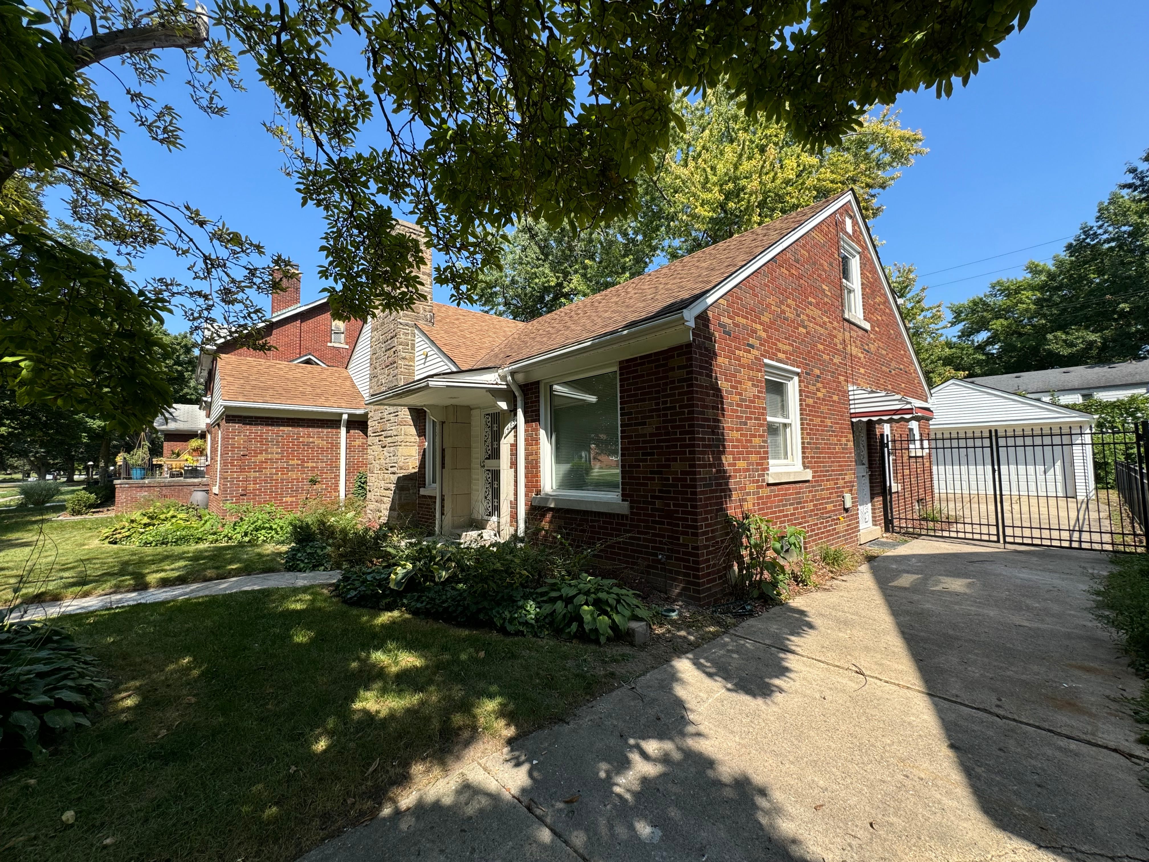 Photo 2 of 2 of 14852 GLASTONBURY Avenue house