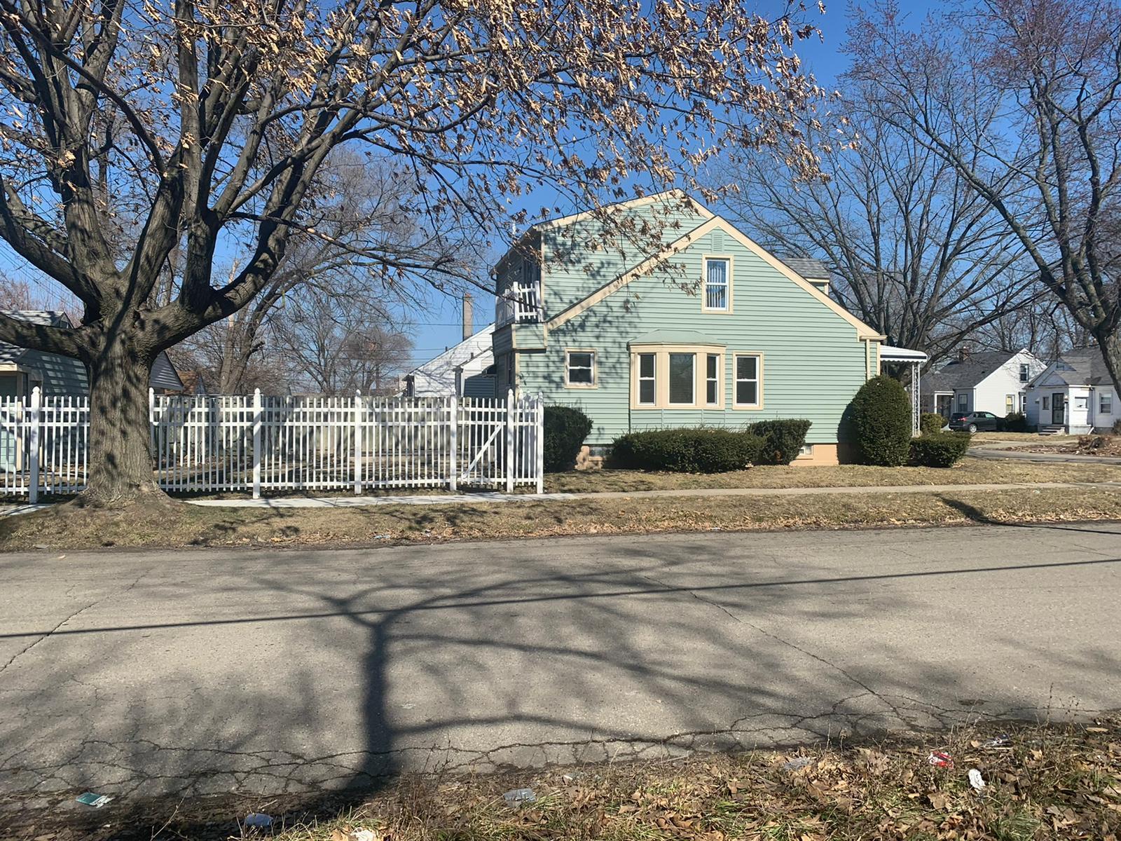 Photo 5 of 21 of 12201 Plainview Avenue house