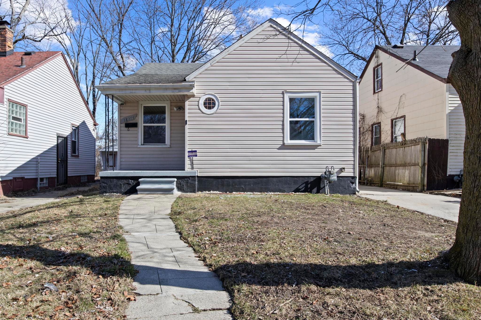 Photo 3 of 27 of 18274 STOUT Street house