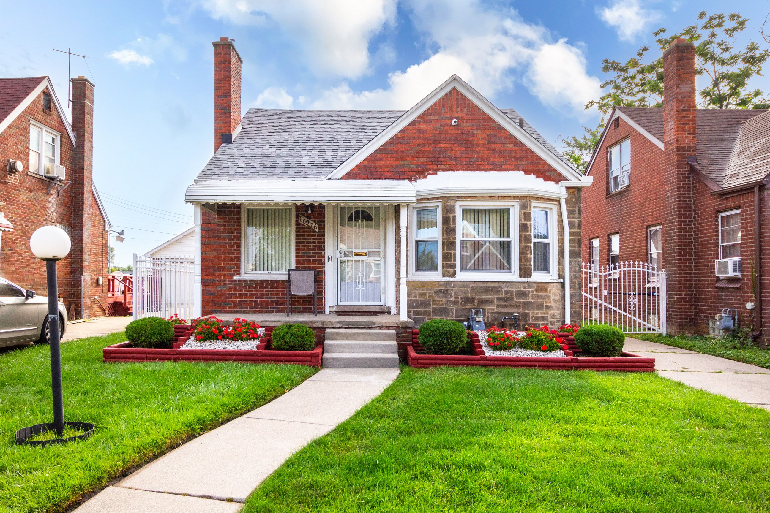 Photo 1 of 37 of 18976 MARK TWAIN Street house