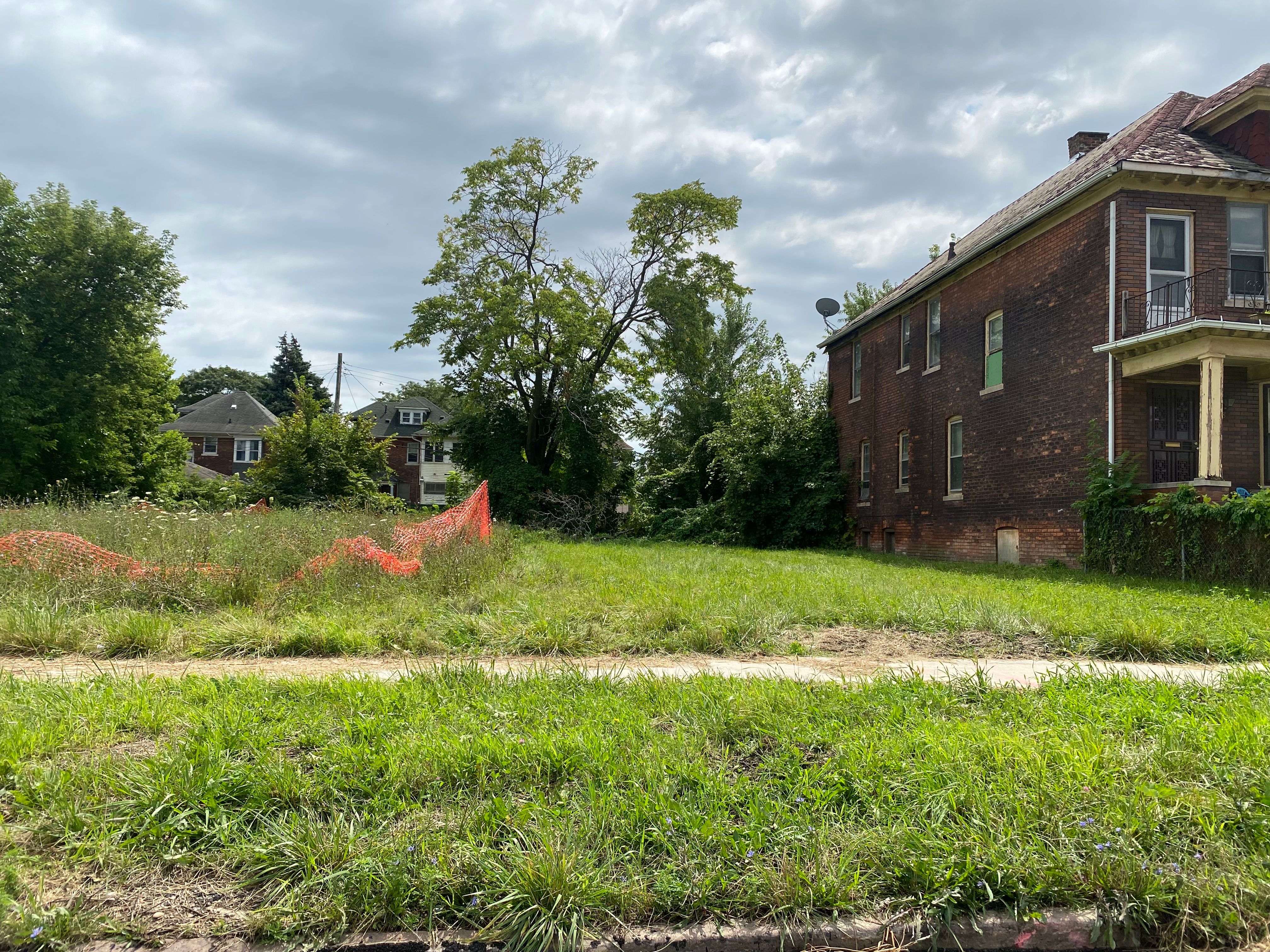 Photo 1 of 1 of 282 E EUCLID Street land