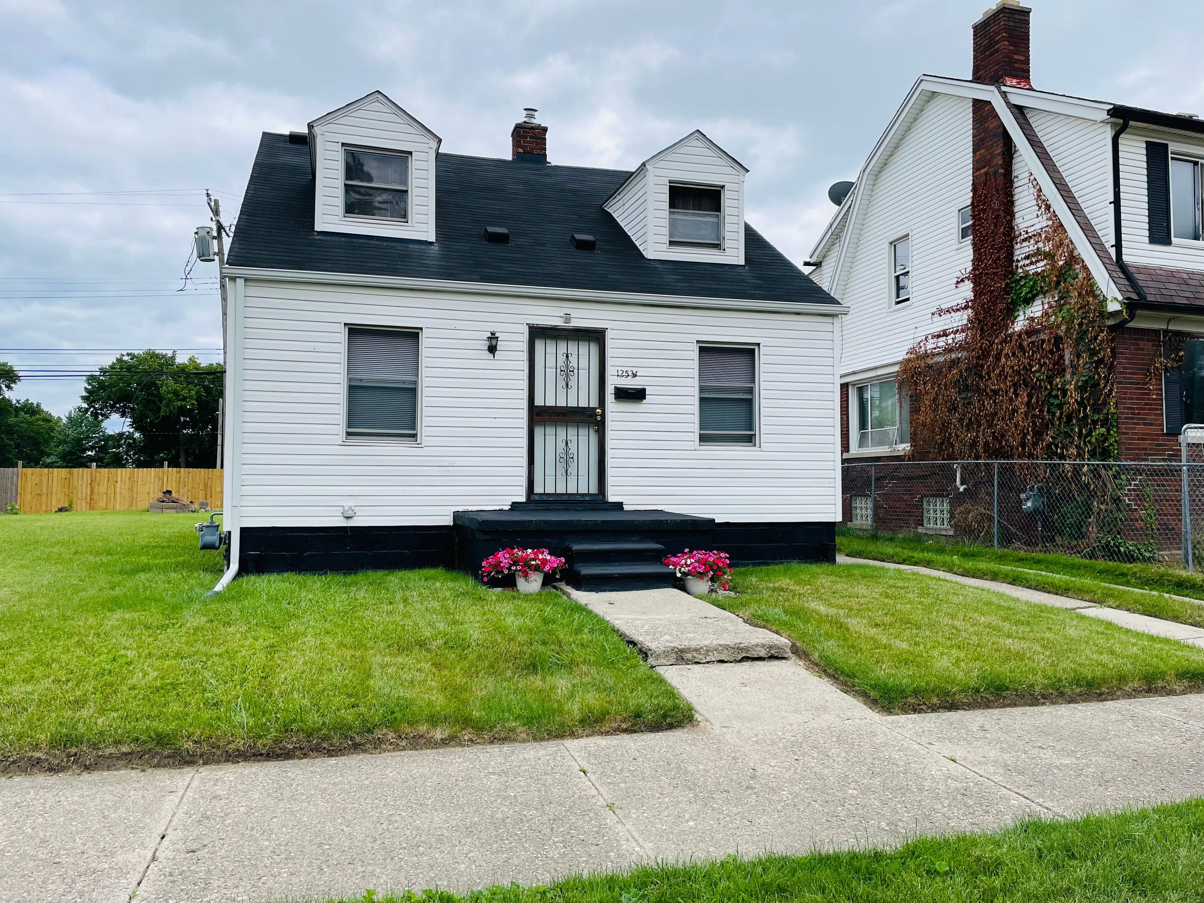 Photo 1 of 14 of 12534 EVANSTON Street house