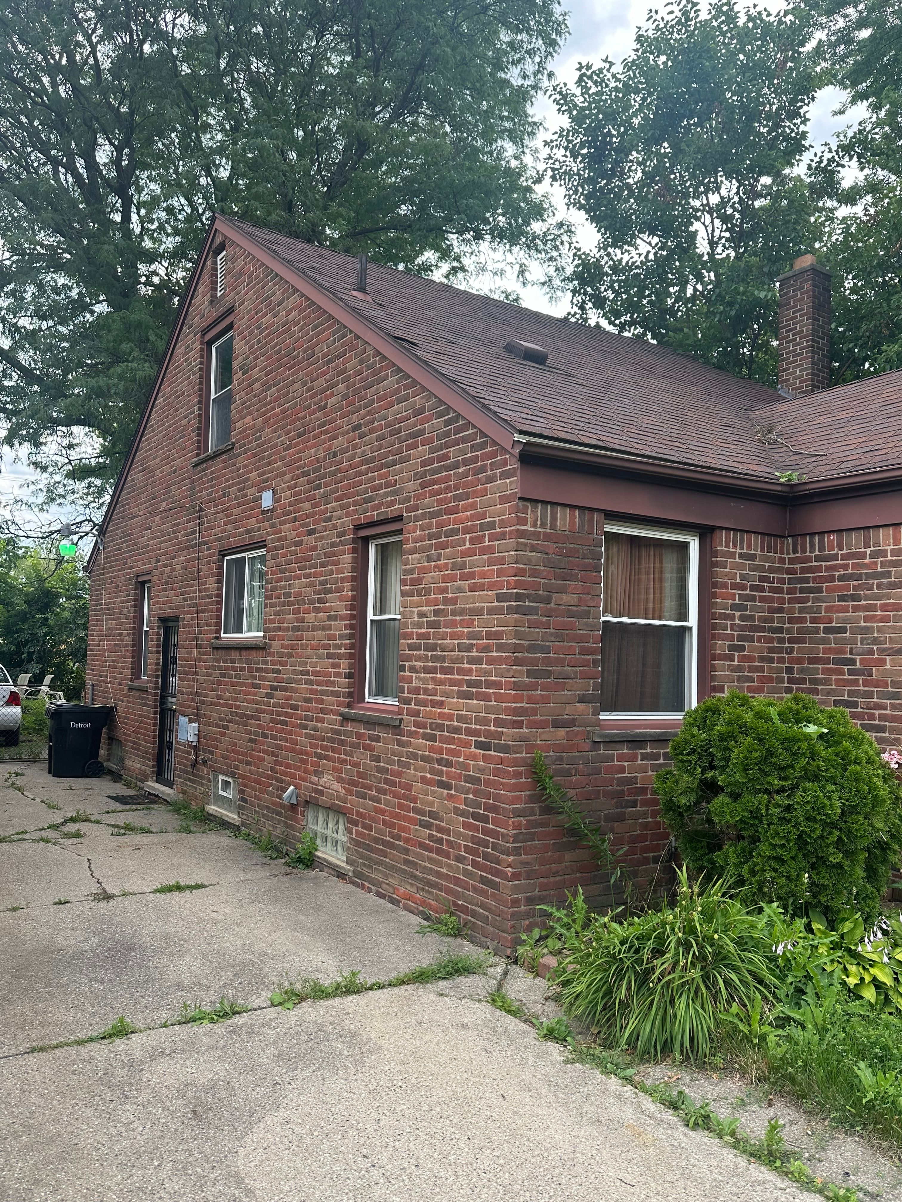 Photo 2 of 3 of 18321 FAUST Avenue house