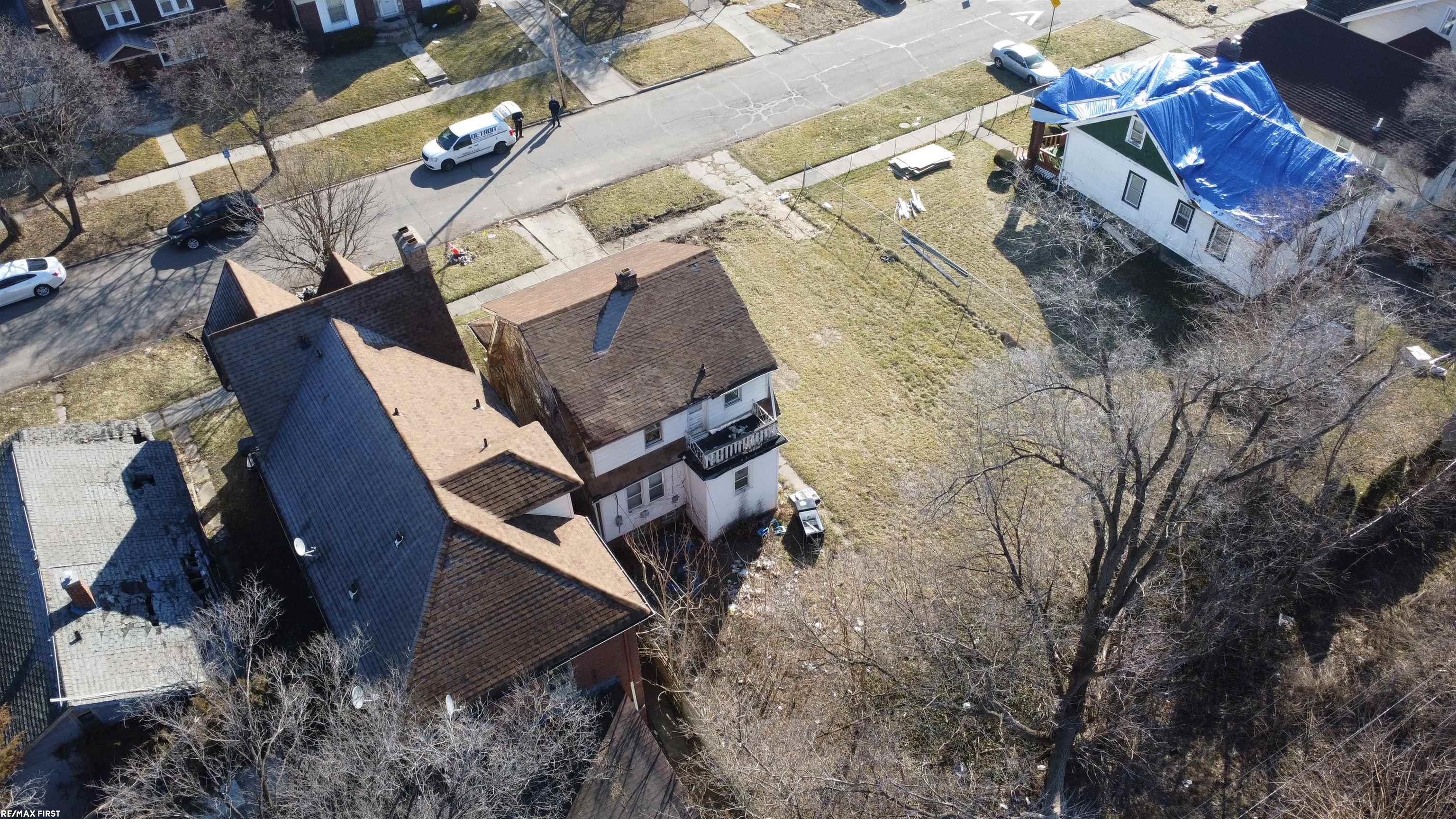 Photo 19 of 26 of 13633 Mendota Street house