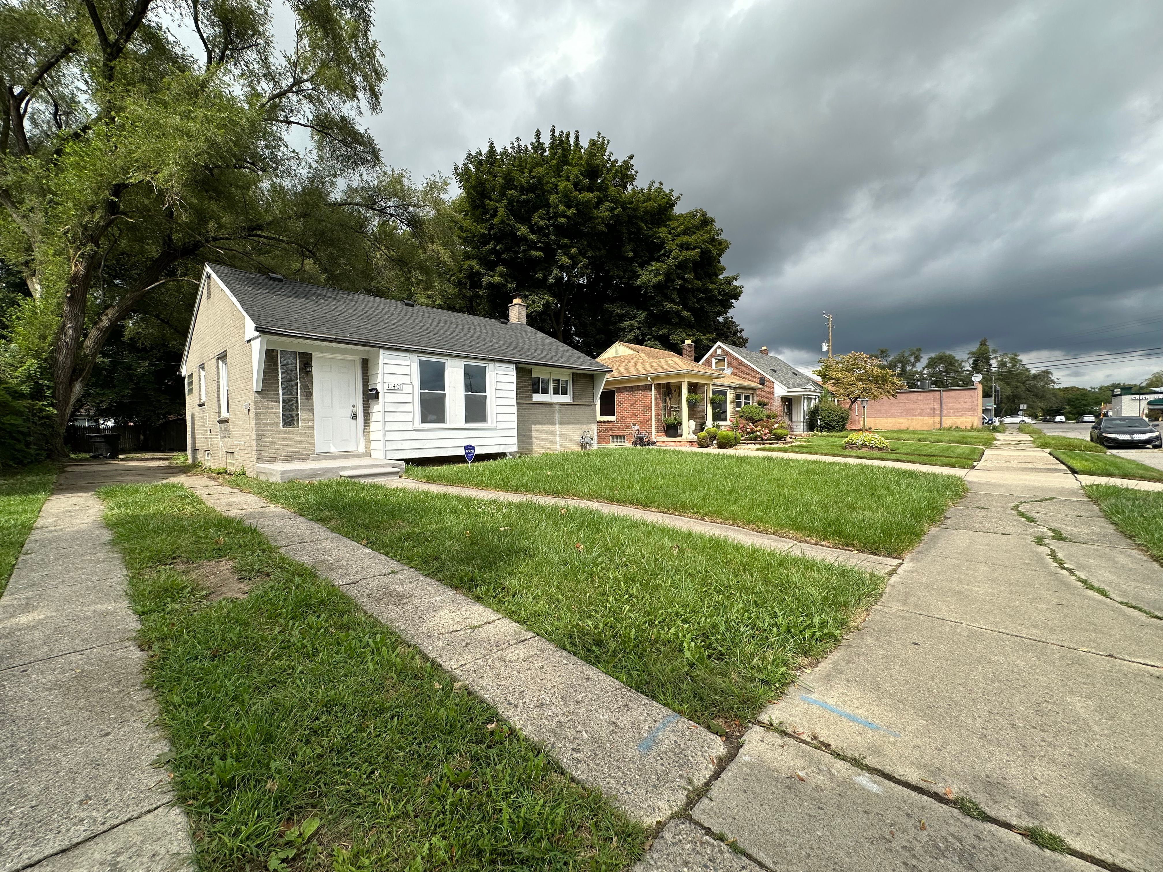 Photo 3 of 20 of 11407 WESTWOOD Street house