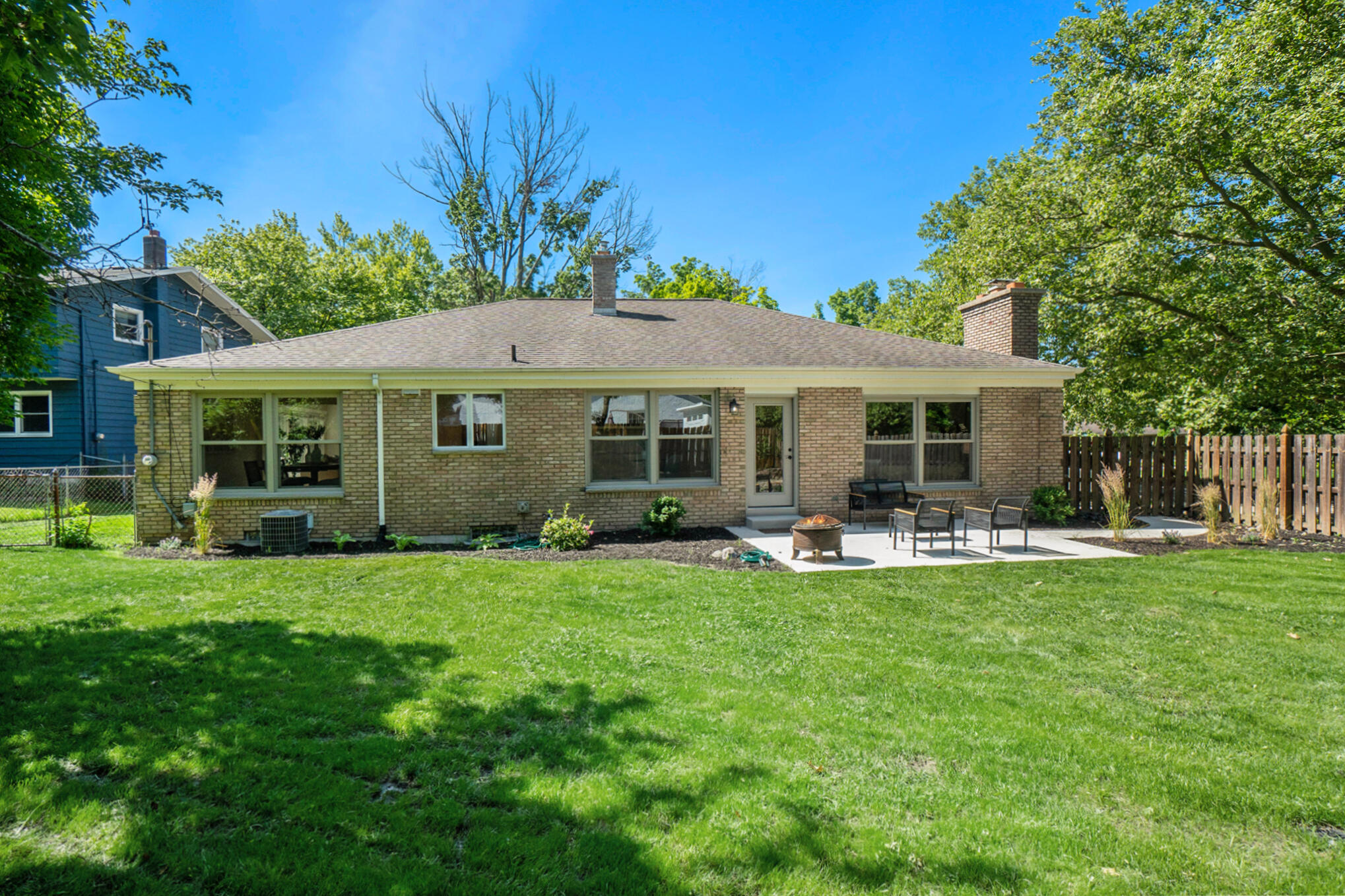 Photo 5 of 44 of 2627 Berwyck Road SE house