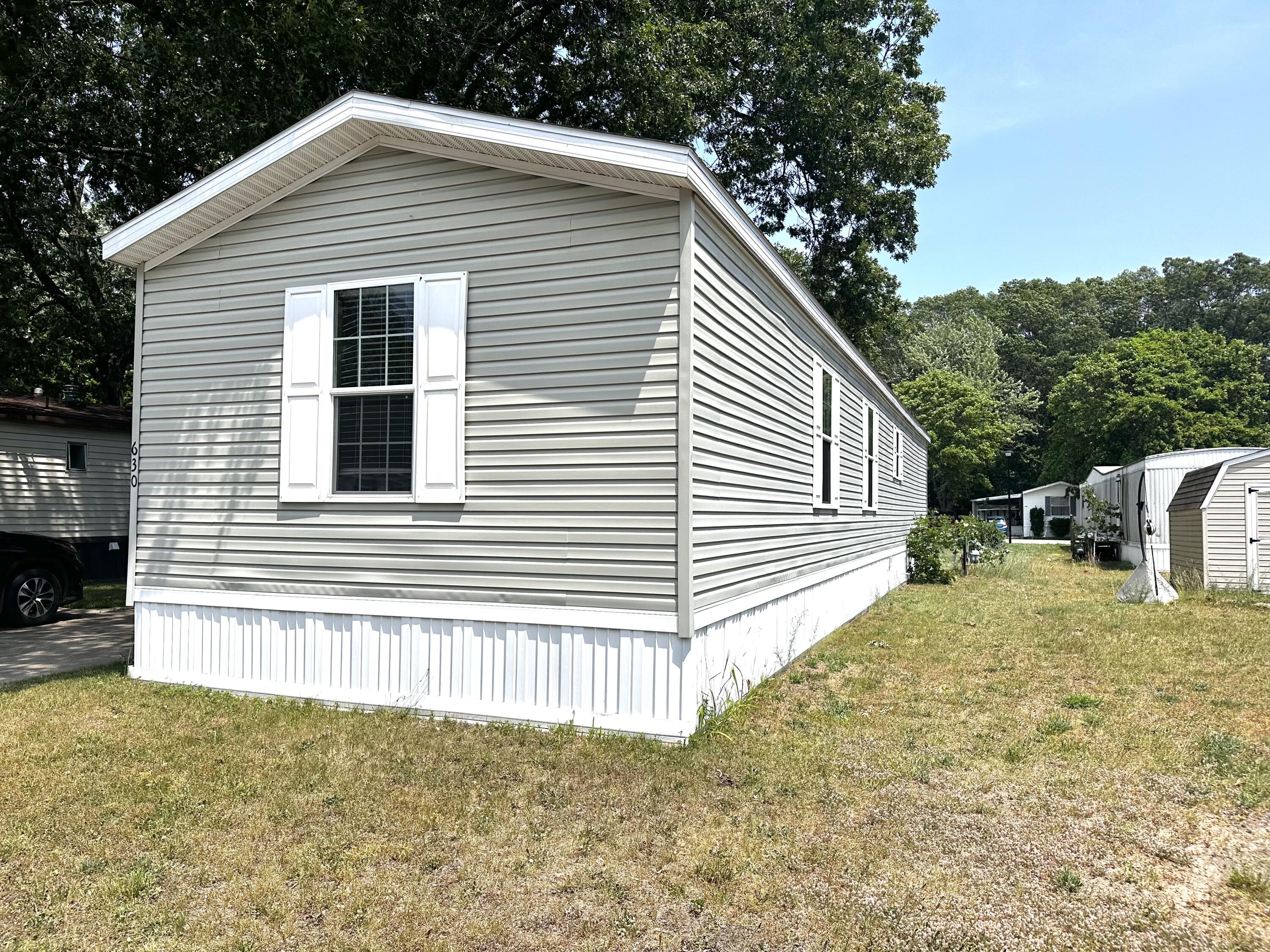 Photo 4 of 35 of 630 S Strawberry Lane mobile home