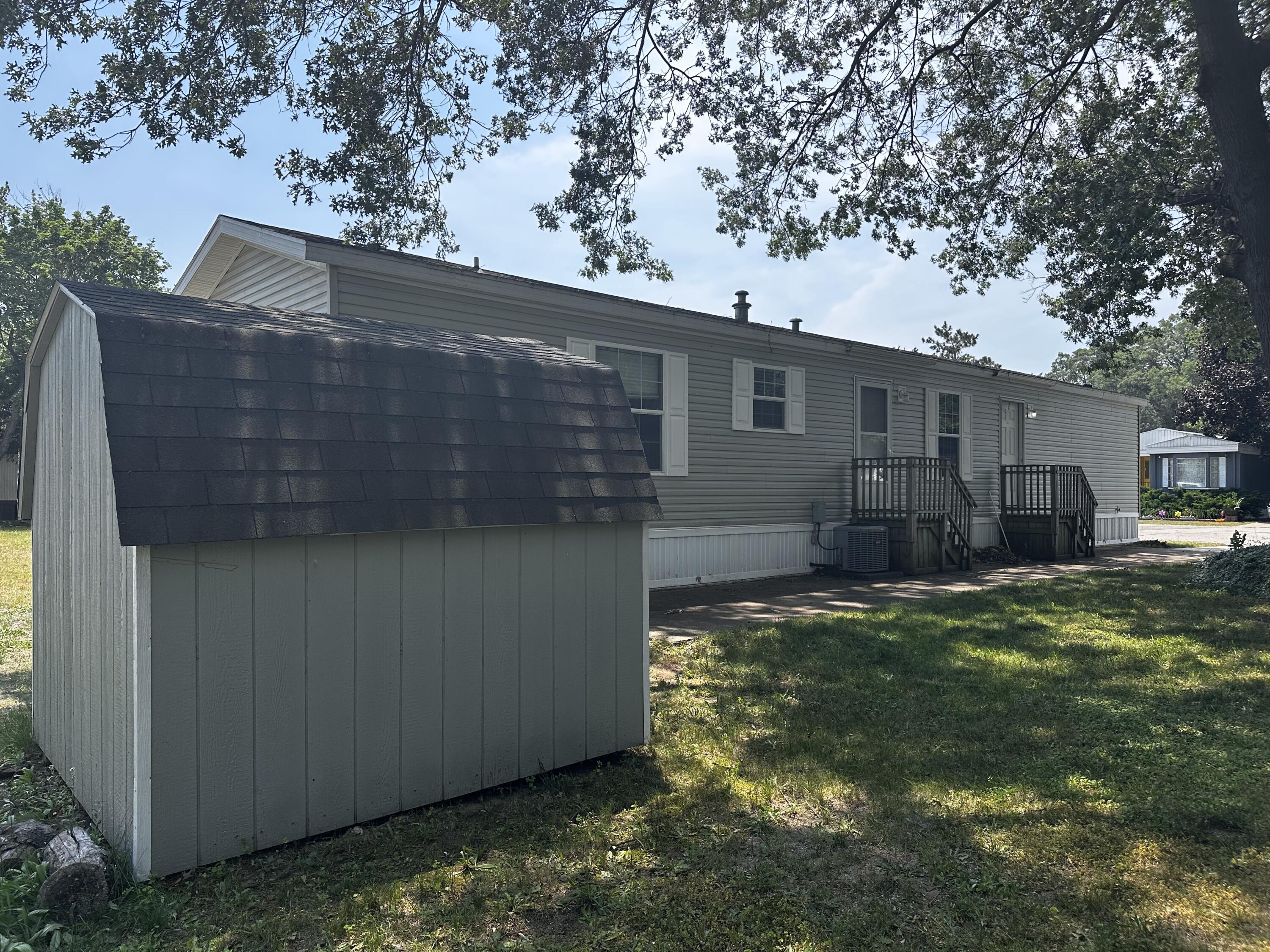 Photo 6 of 35 of 630 S Strawberry Lane mobile home