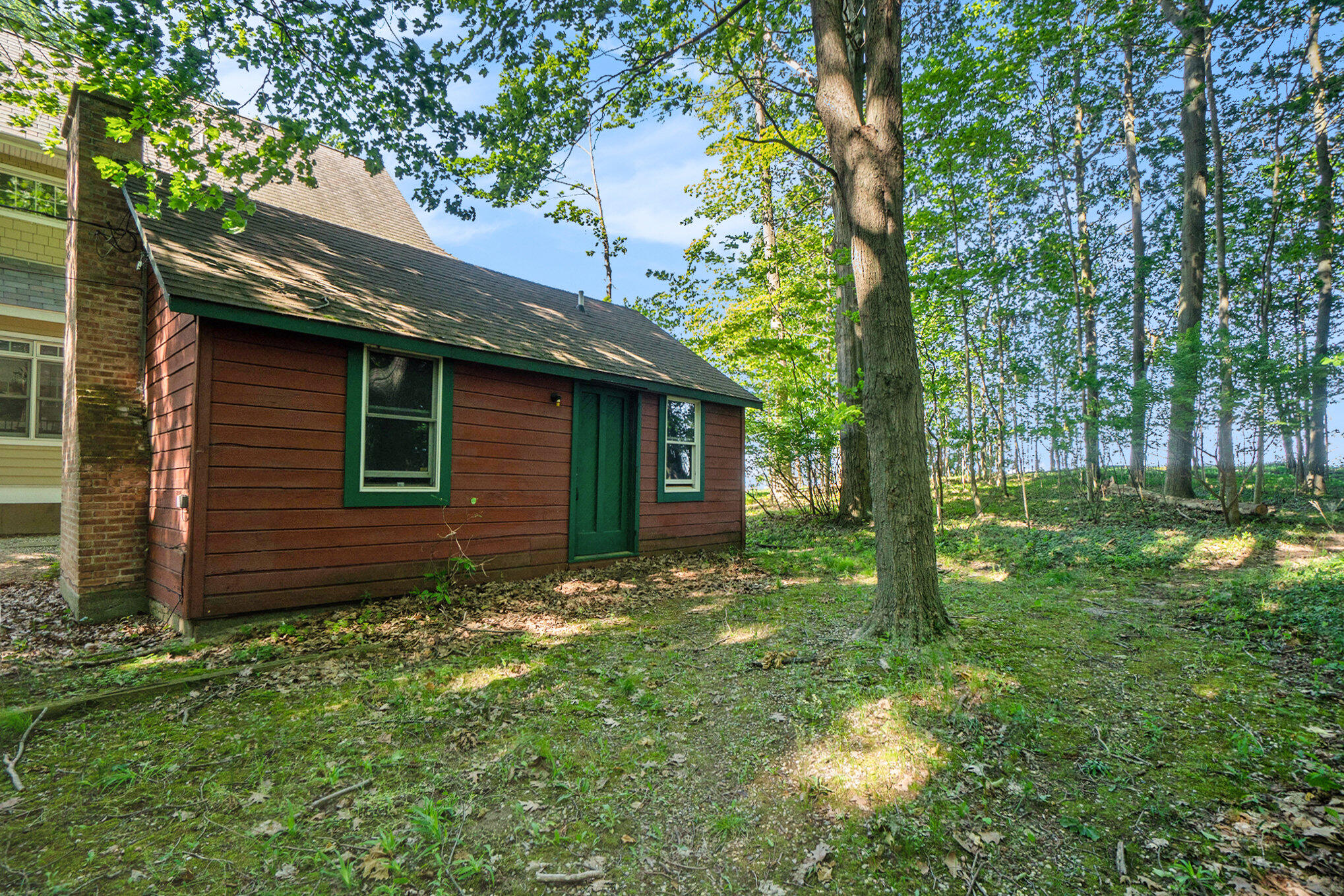 Photo 9 of 38 of 2560 Lakeshore Drive house