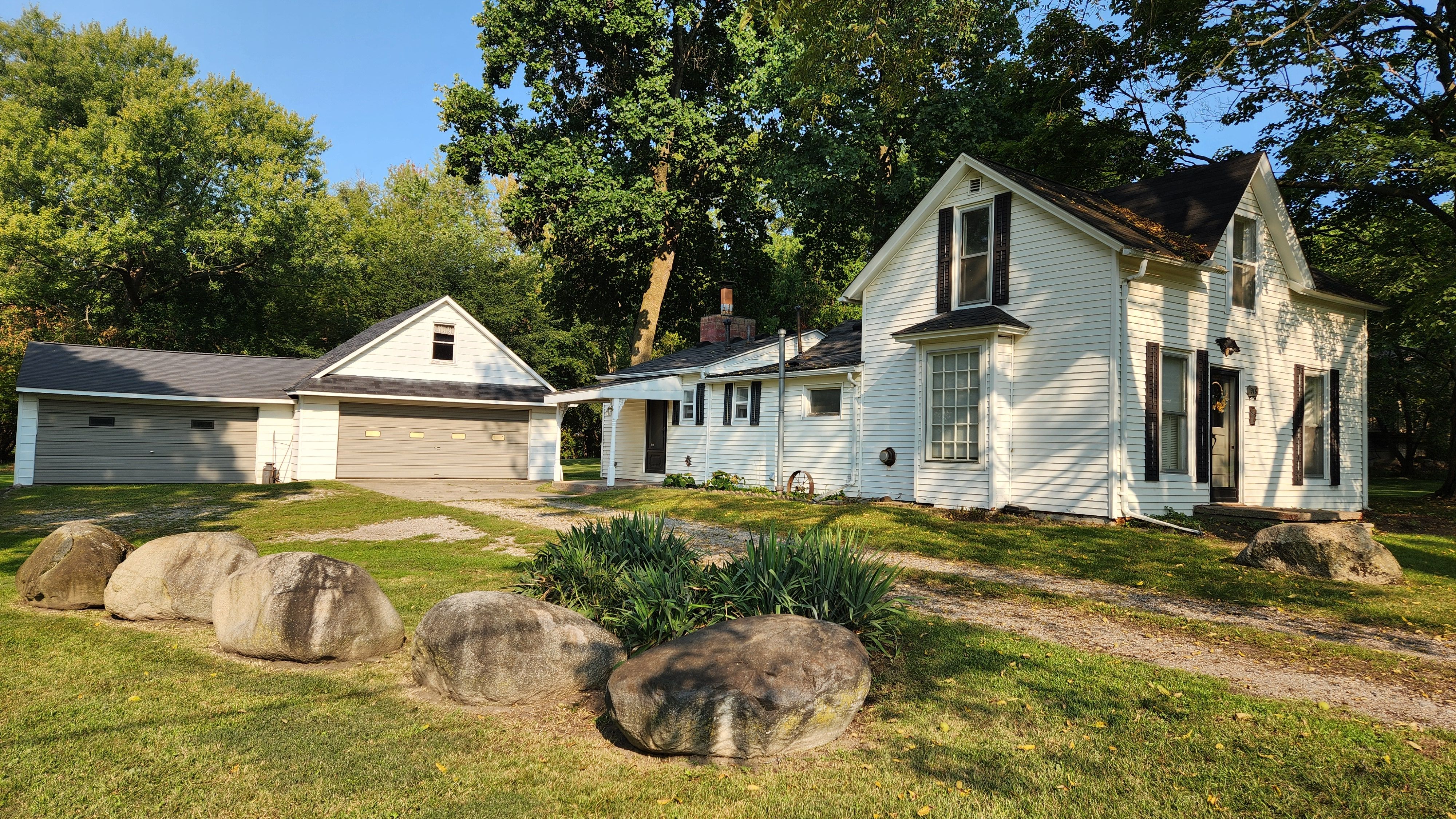 Photo 1 of 33 of 916 S ADELAIDE Street house