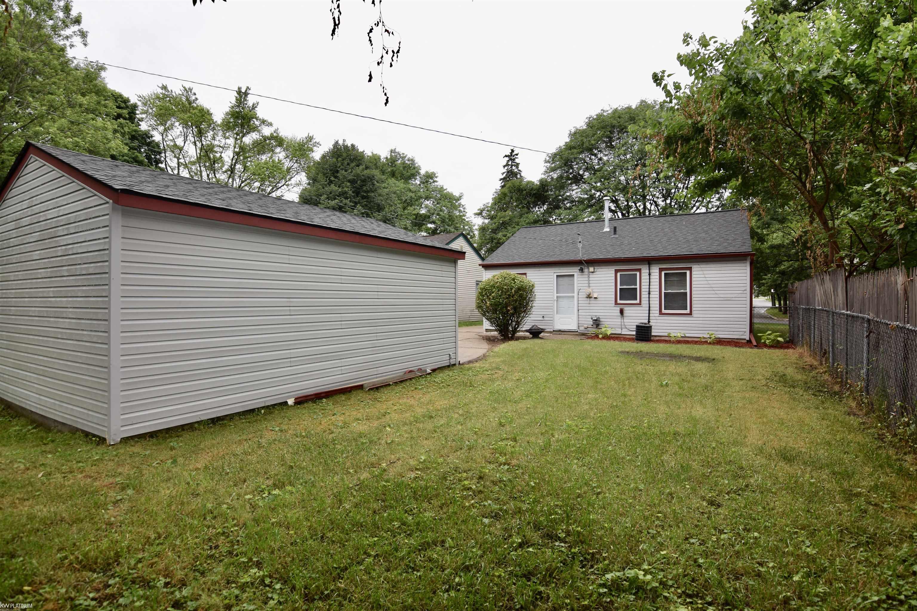 Photo 11 of 12 of 602 Kensington Avenue house