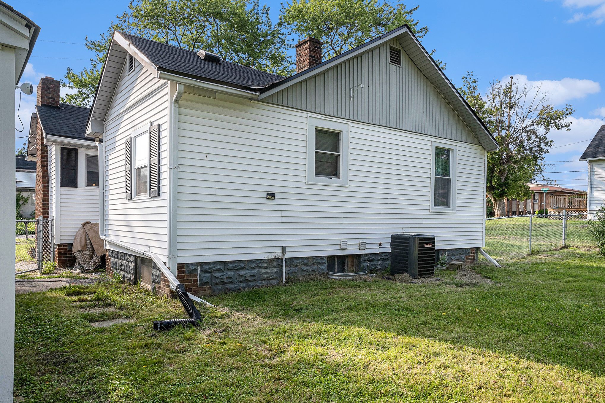 Photo 21 of 26 of 1482 MITSON Boulevard house